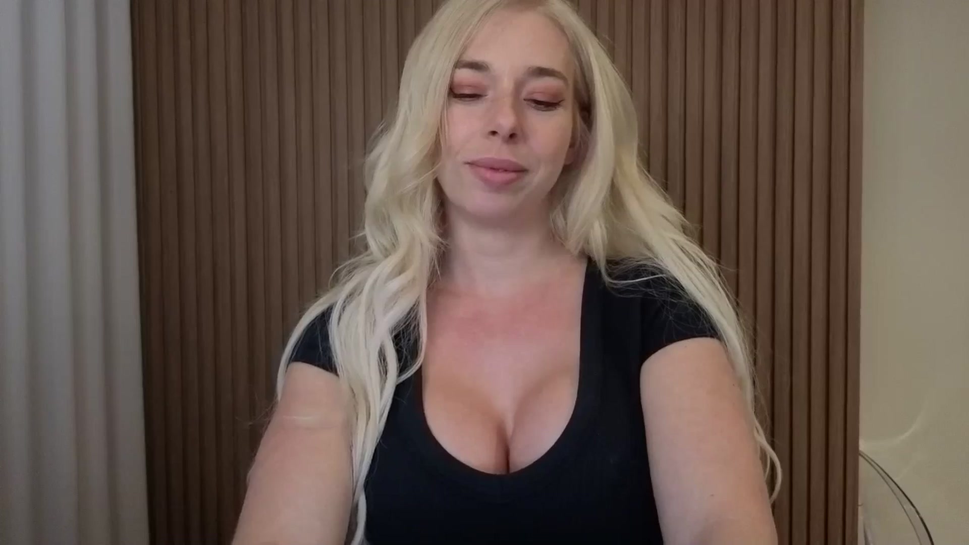 Gallery image thumbnail from Riley_Parks's myfreecams stream on, 04/09/2026, 04:39 image 4 of 20