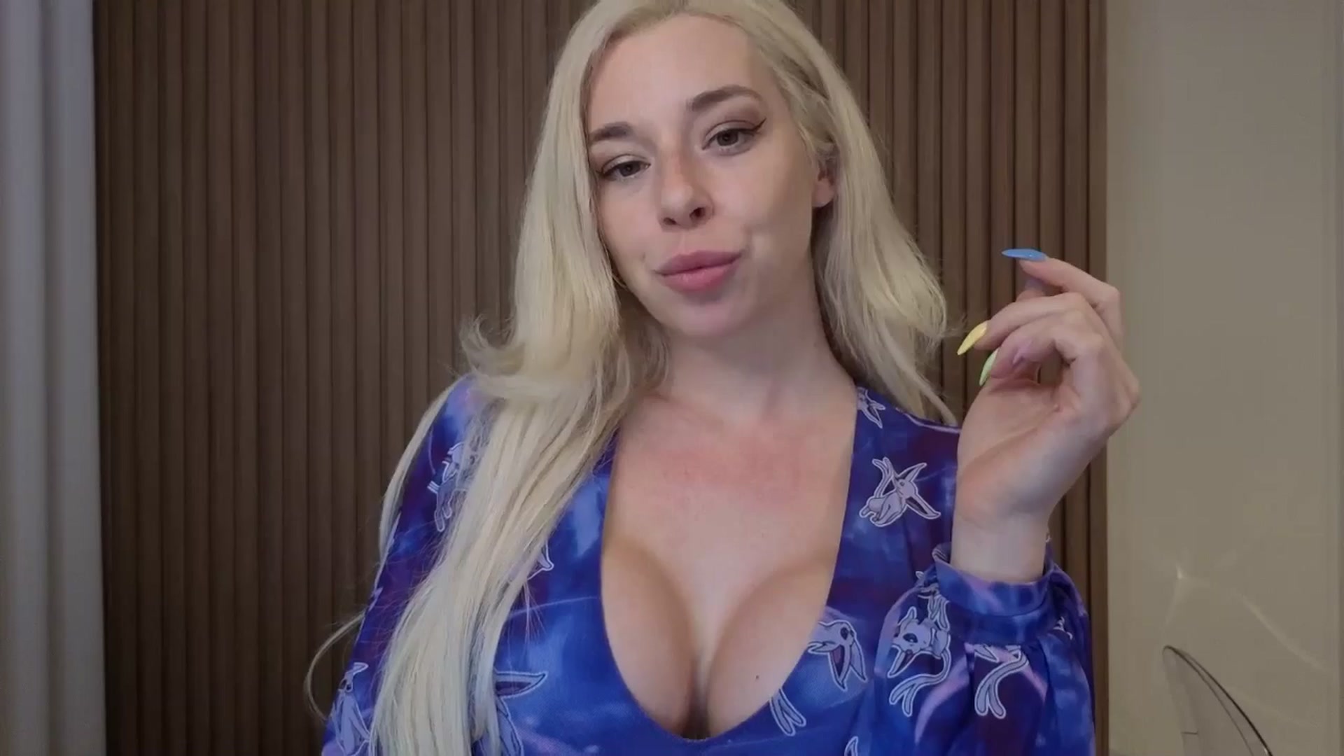Gallery image thumbnail from Riley_Parks's myfreecams stream on, 04/14/2026, 23:46 image 11 of 20