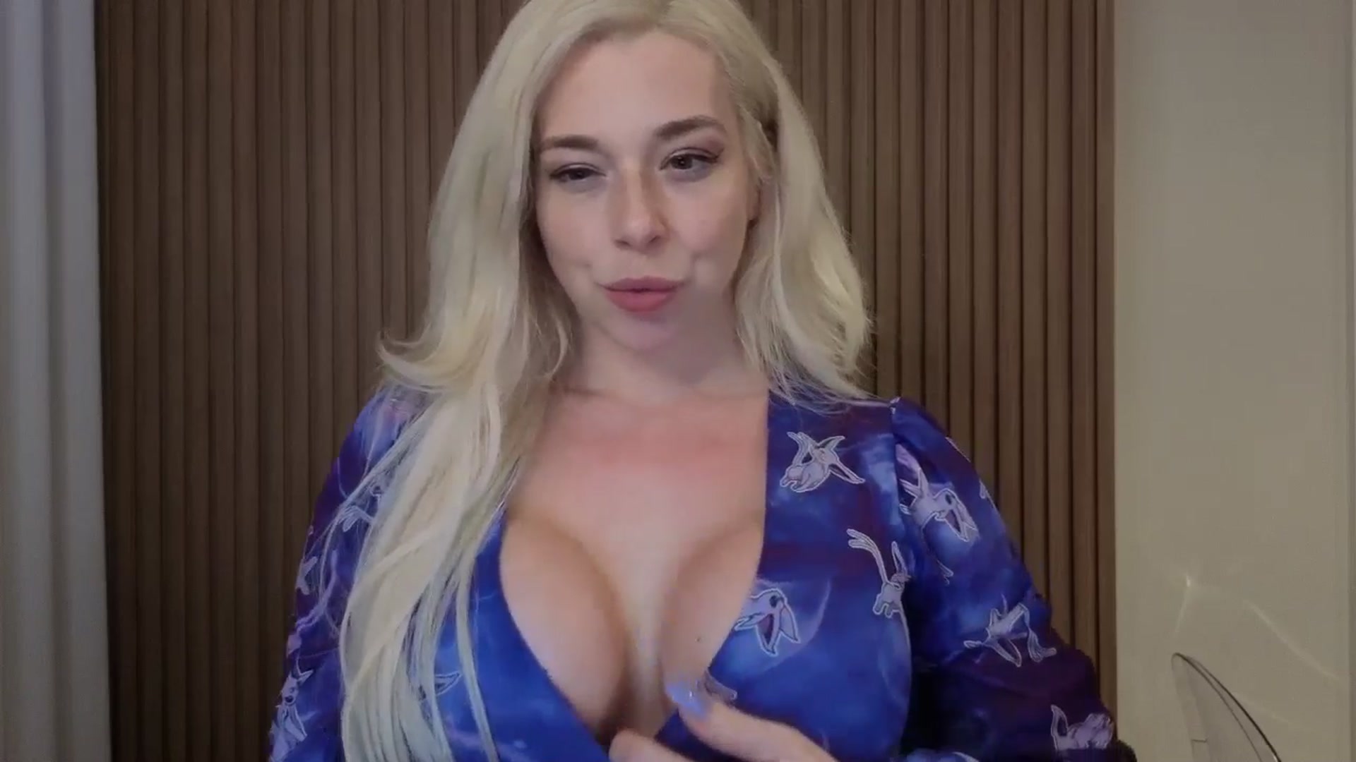 Gallery image thumbnail from Riley_Parks's myfreecams stream on, 04/15/2026, 01:02 image 12 of 20