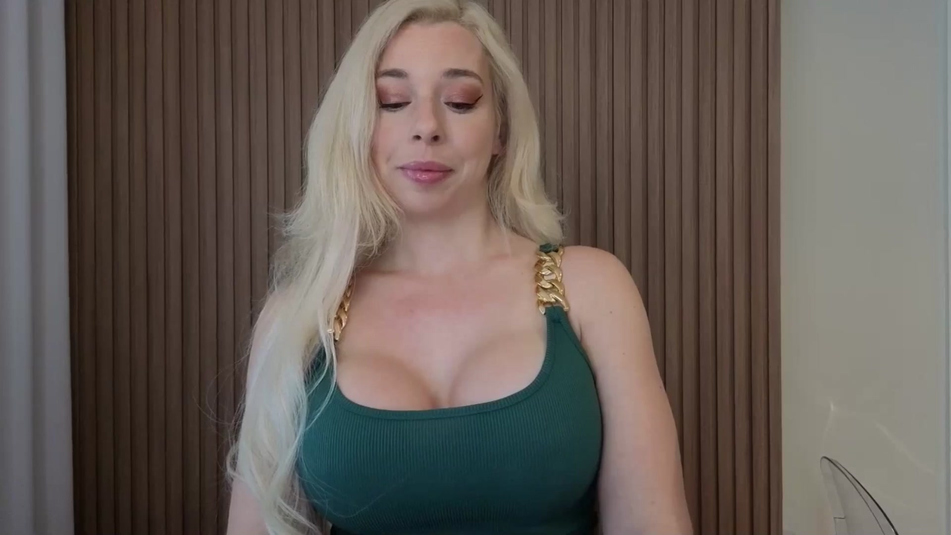 Gallery image thumbnail from Riley_Parks's myfreecams stream on, 04/15/2026, 11:49 image 6 of 20