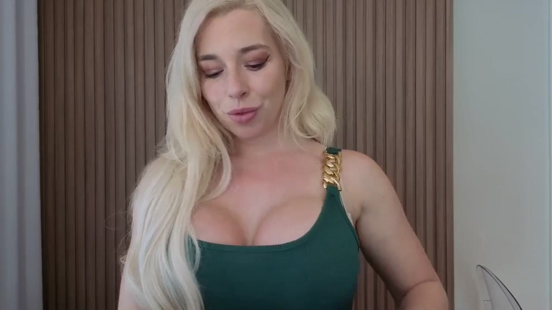 Gallery image thumbnail from Riley_Parks's myfreecams stream on, 04/15/2026, 17:20 image 7 of 20