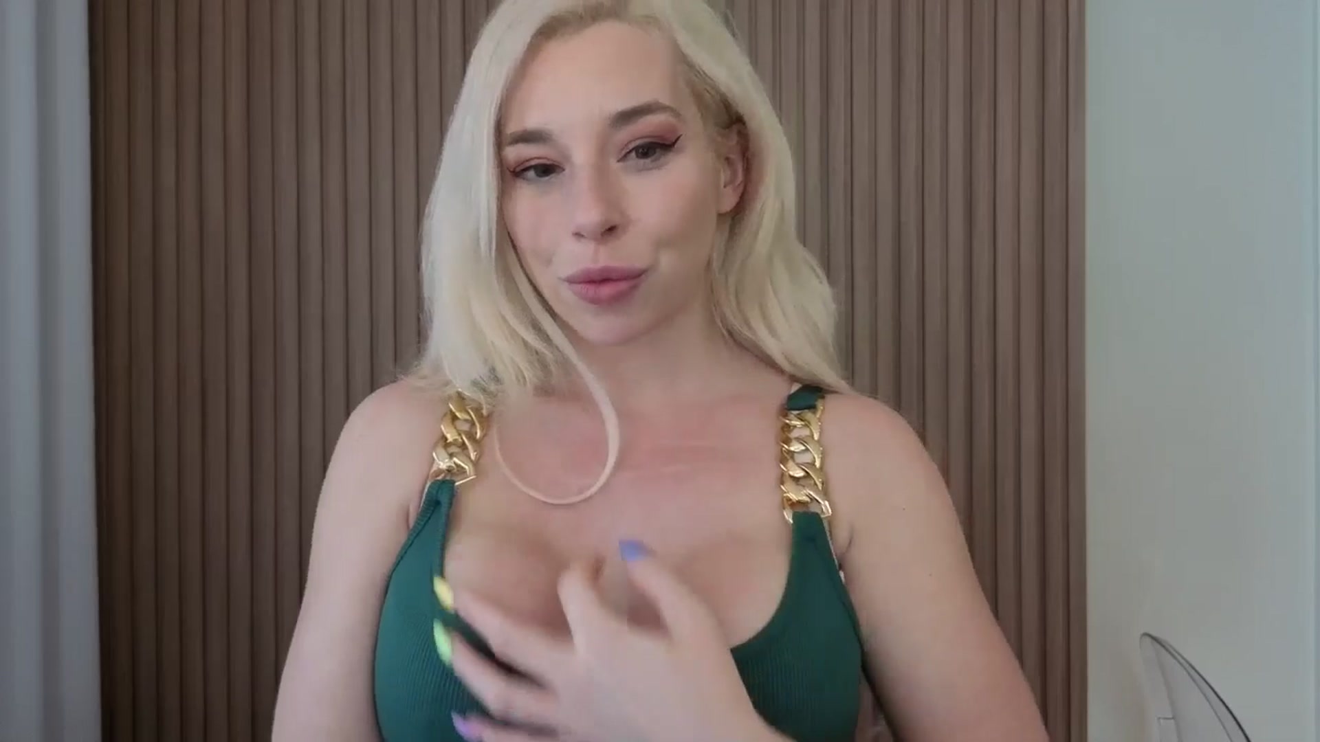 Gallery image thumbnail from Riley_Parks's myfreecams stream on, 04/15/2026, 17:20 image 19 of 20