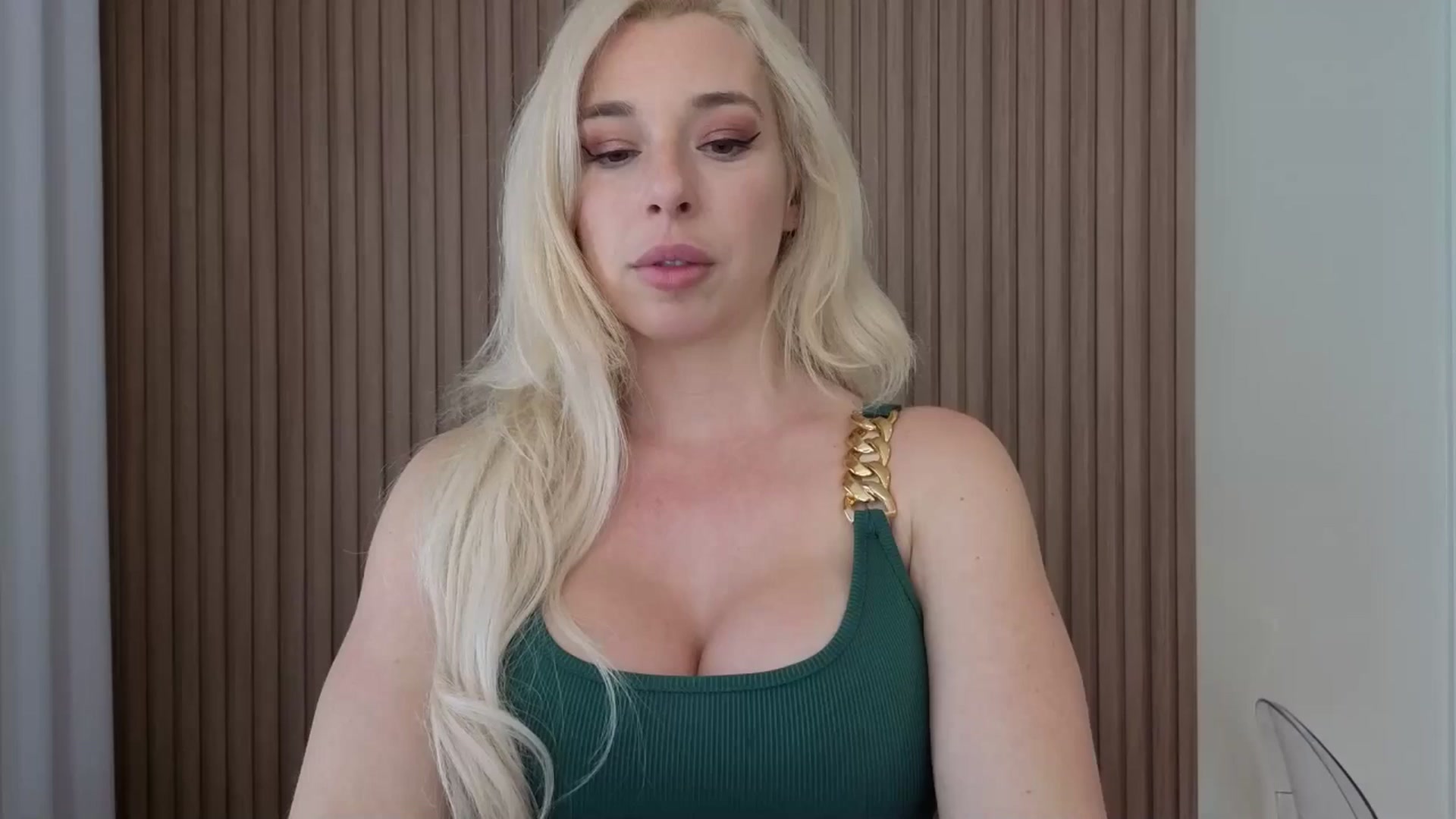 Gallery image thumbnail from Riley_Parks's myfreecams stream on, 04/15/2026, 17:20 image 5 of 20