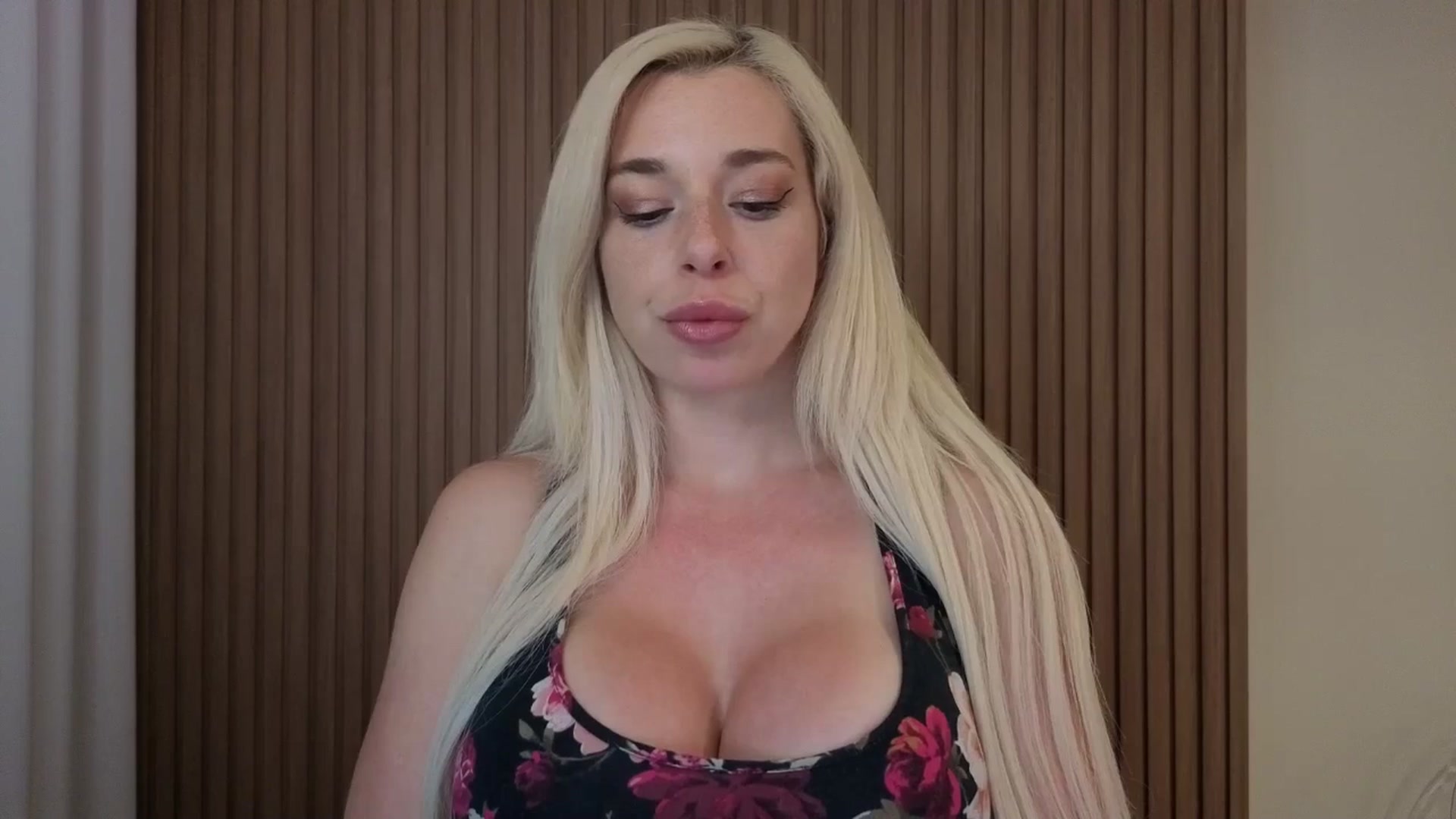 Gallery image thumbnail from Riley_Parks's myfreecams stream on, 05/06/2026, 02:45 image 7 of 20