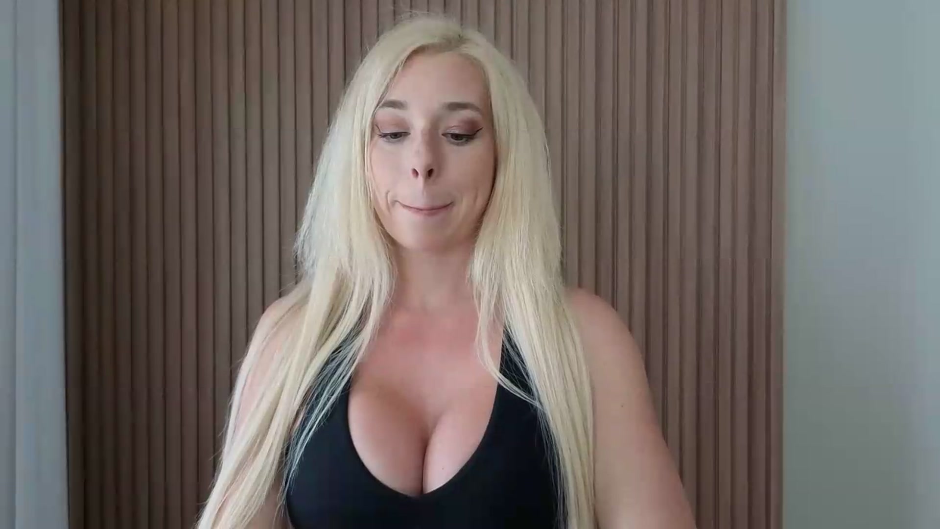 Gallery image thumbnail from Riley_Parks's myfreecams stream on, 05/21/2026, 21:25 image 6 of 20