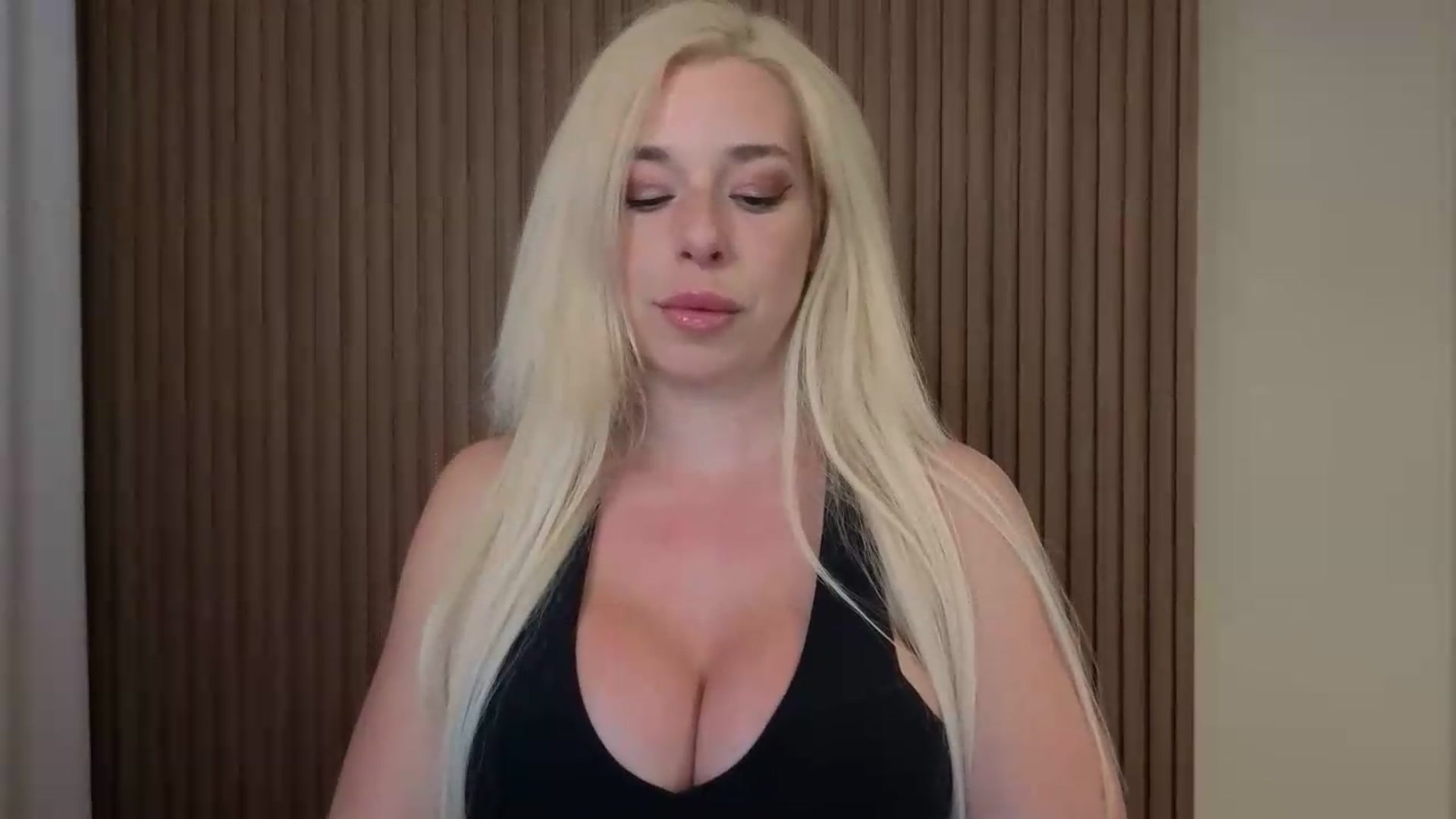 Gallery image thumbnail from Riley_Parks's myfreecams stream on, 05/22/2026, 03:50 image 3 of 20