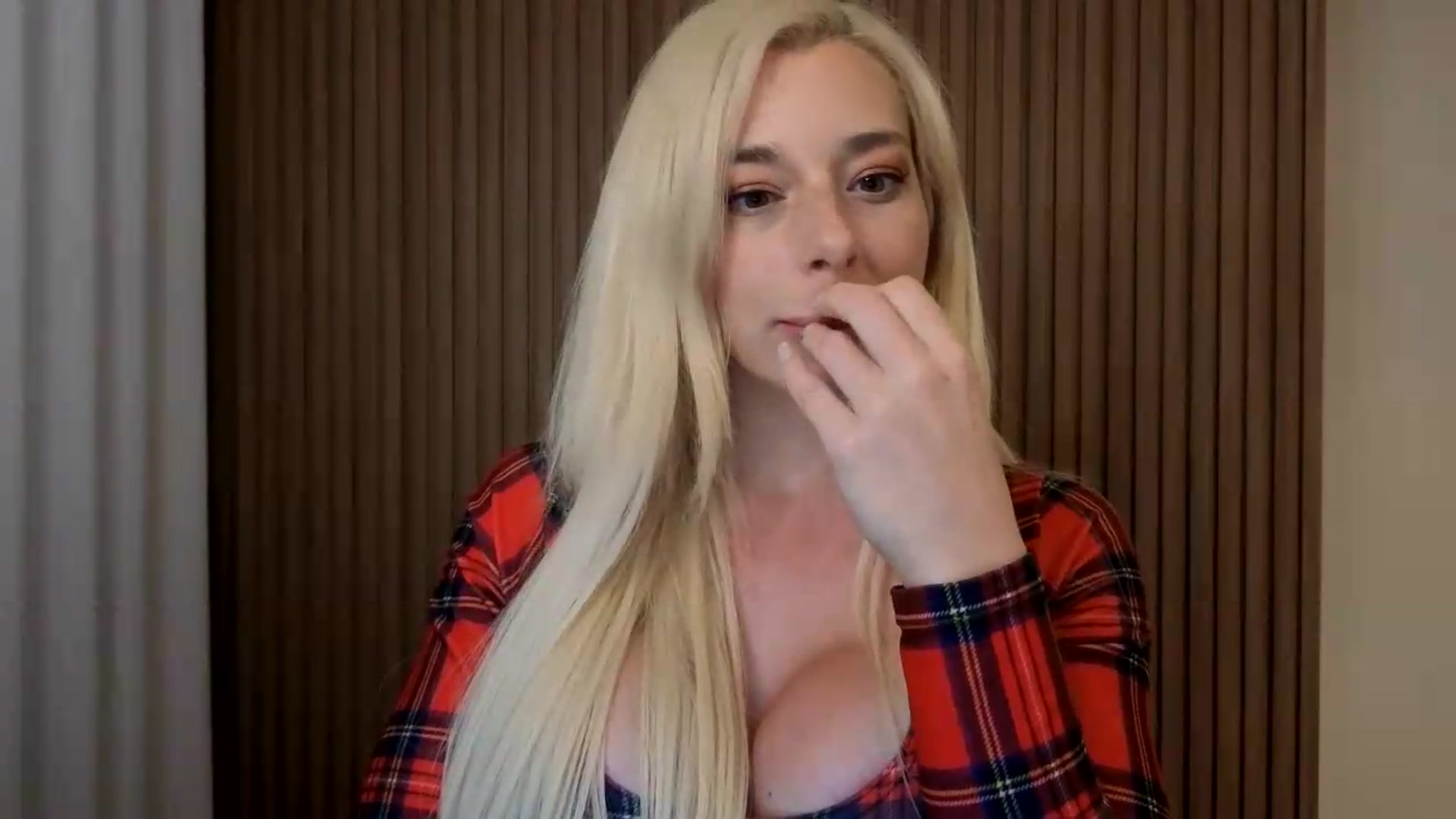 Gallery image thumbnail from Riley_Parks's myfreecams stream on, 05/29/2026, 01:21 image 17 of 20