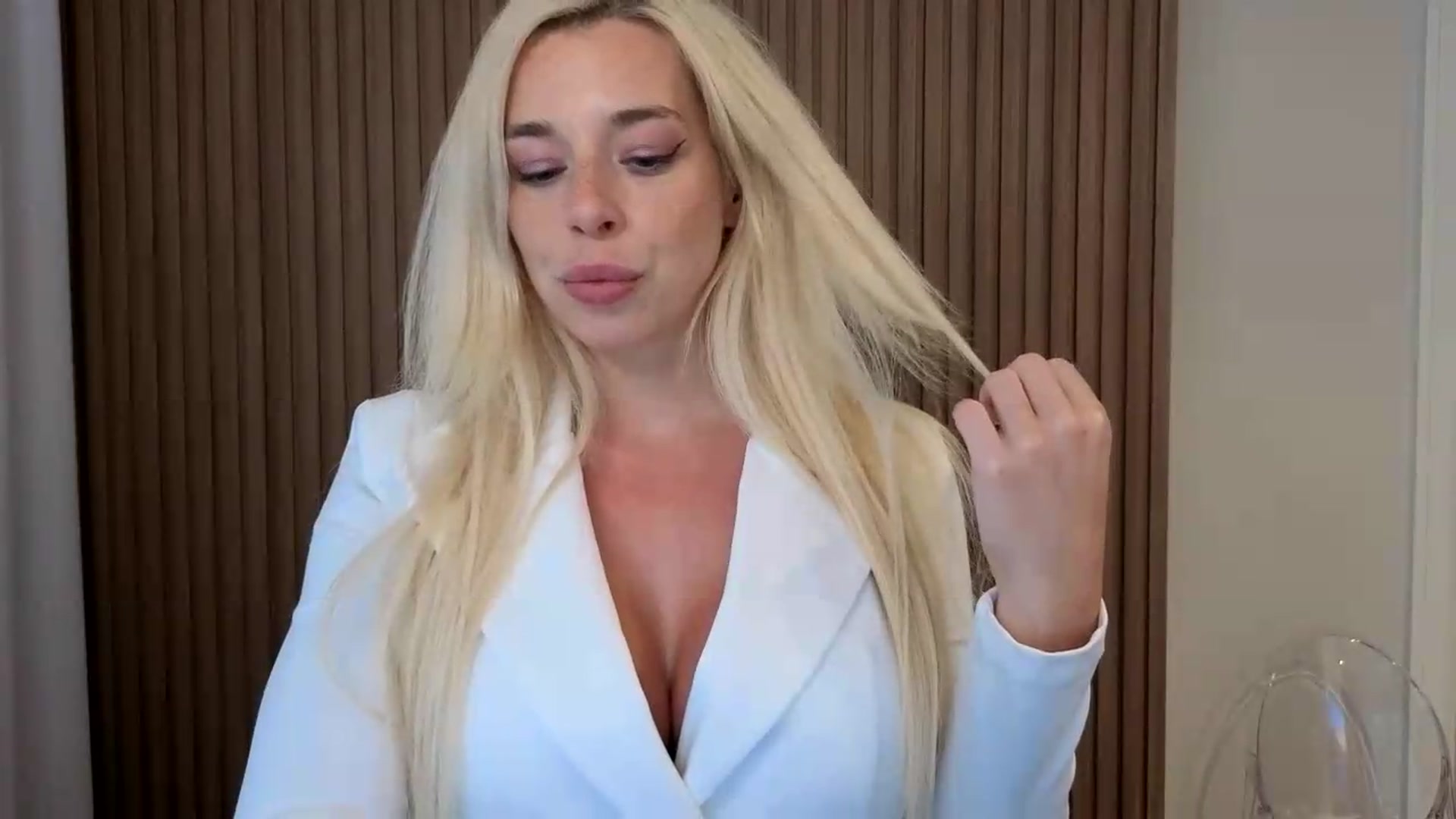 Gallery image thumbnail from Riley_Parks's myfreecams stream on, 06/23/2026, 24:02 image 19 of 20