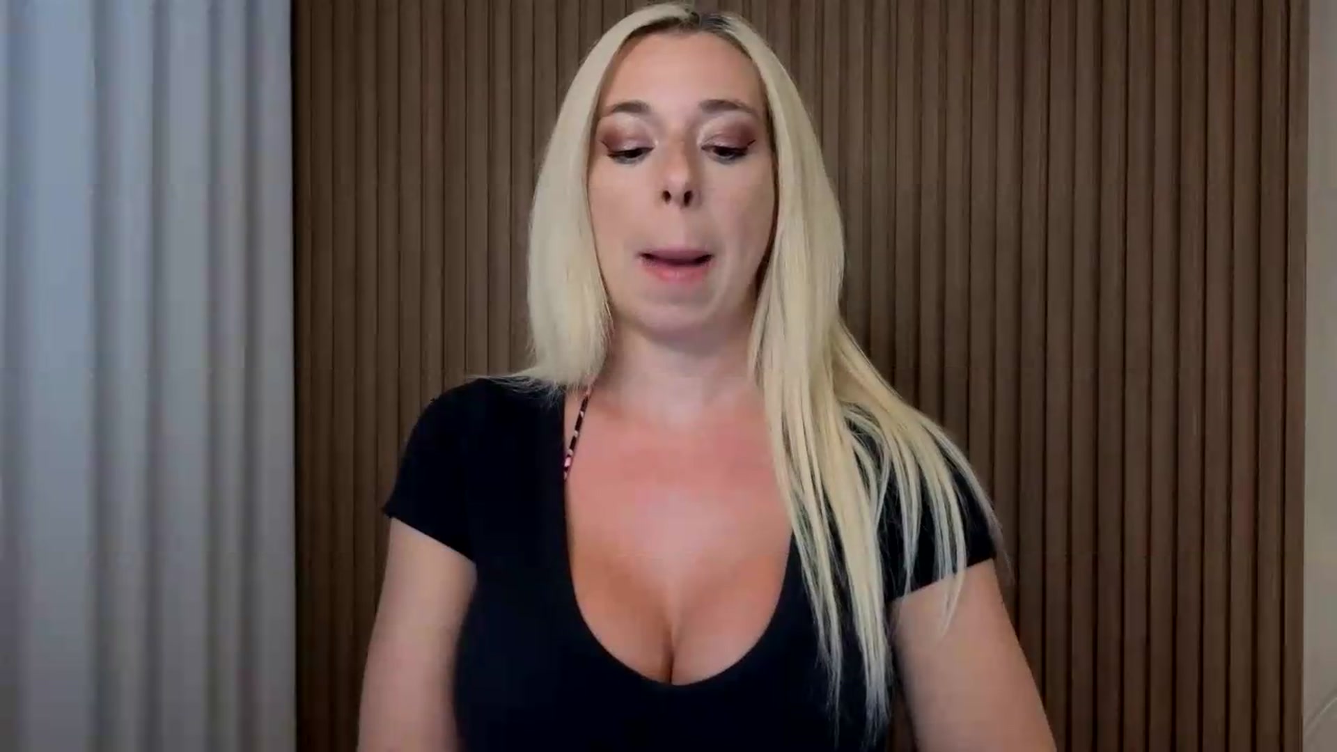 Gallery image thumbnail from Riley_Parks's myfreecams stream on, 08/06/2026, 02:12 image 16 of 20