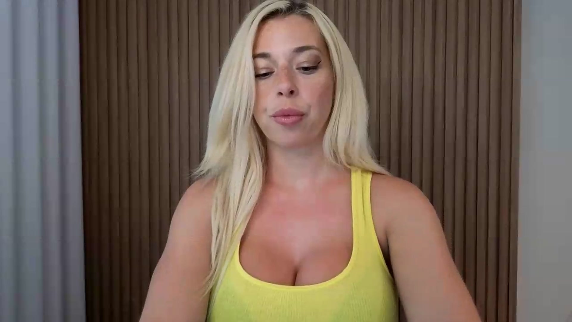 Gallery image thumbnail from Riley_Parks's myfreecams stream on, 08/06/2026, 18:34 image 8 of 20
