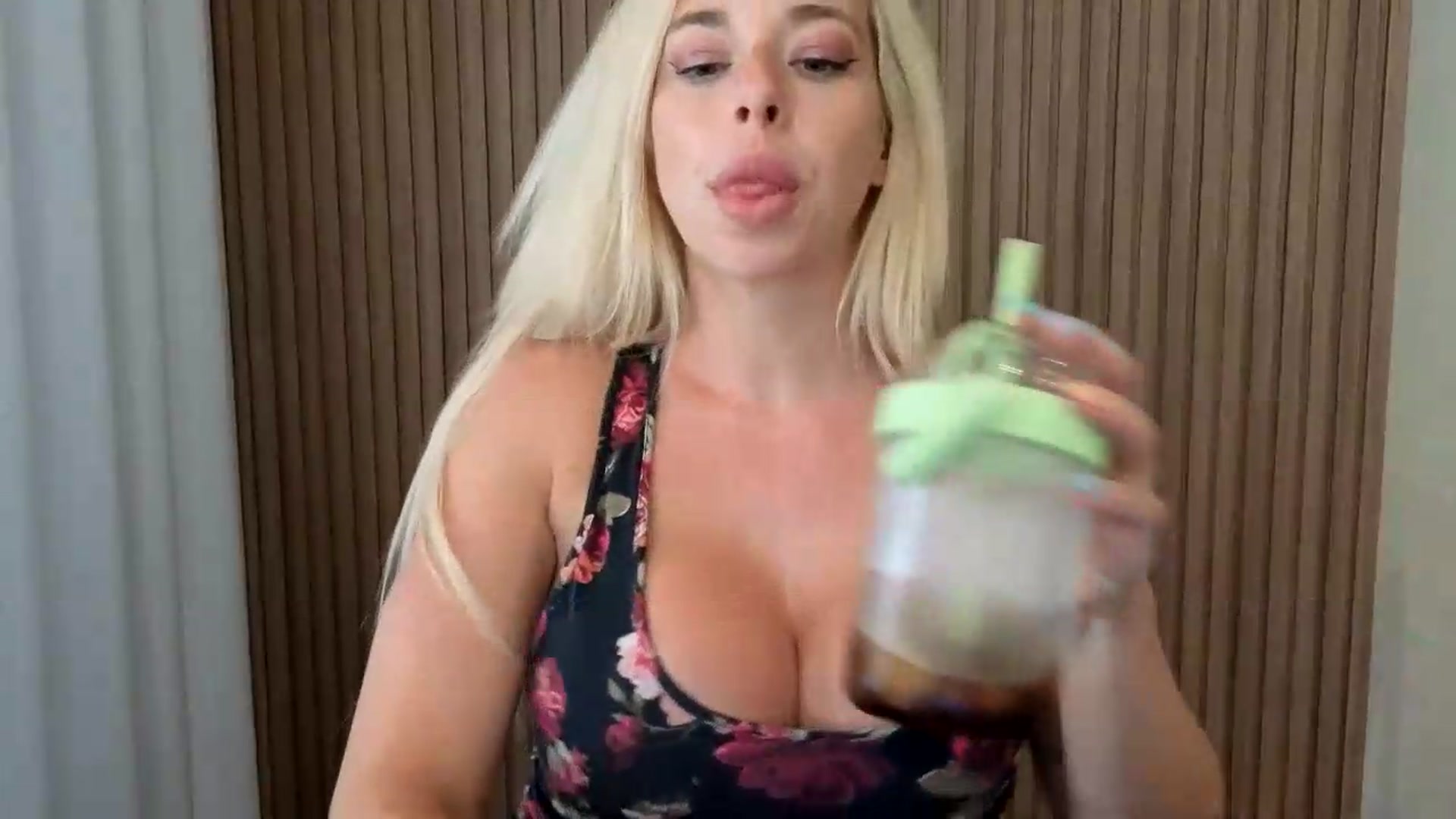 Gallery image thumbnail from Riley_Parks's myfreecams stream on, 08/09/2026, 23:24 image 13 of 20