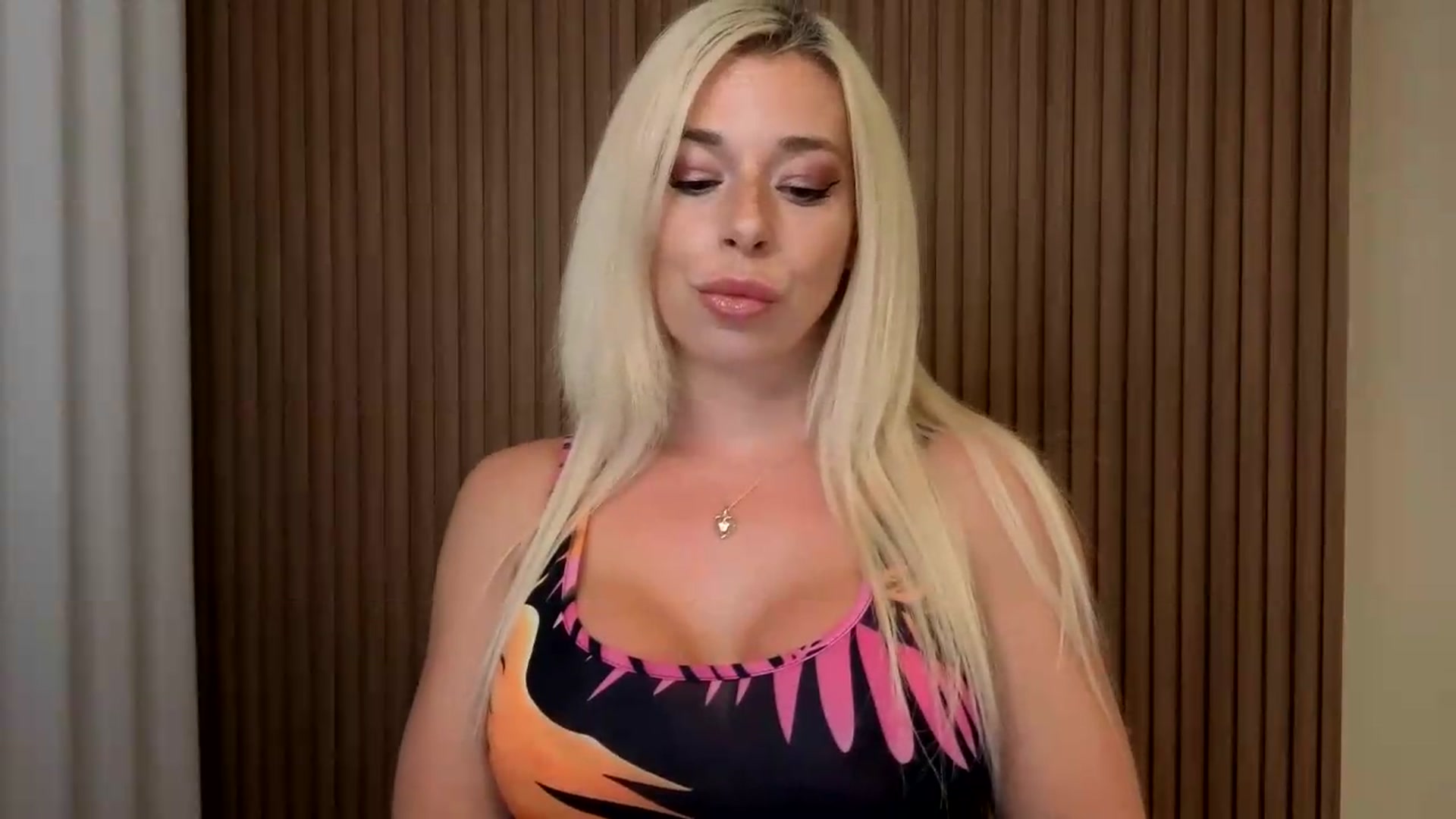 Gallery image thumbnail from Riley_Parks's myfreecams stream on, 08/10/2026, 02:08 image 12 of 20