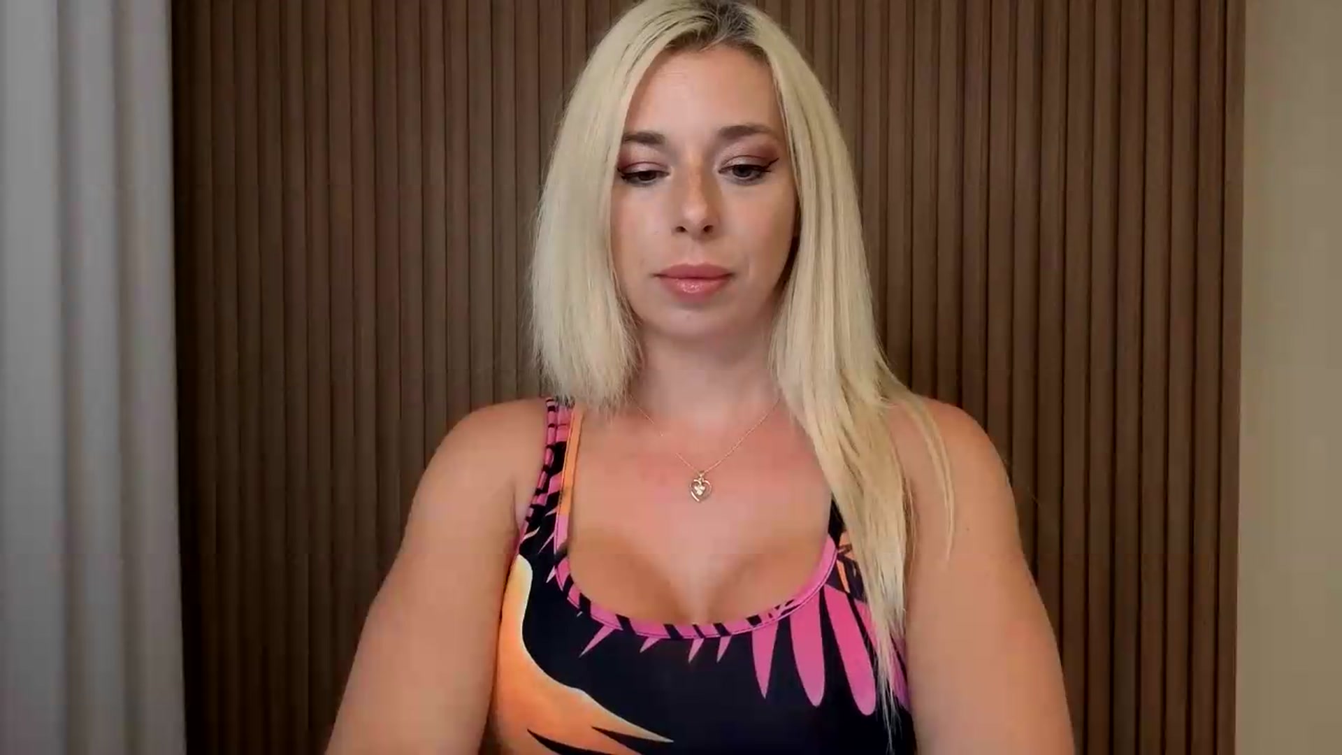 Gallery image thumbnail from Riley_Parks's myfreecams stream on, 08/10/2026, 02:08 image 9 of 20