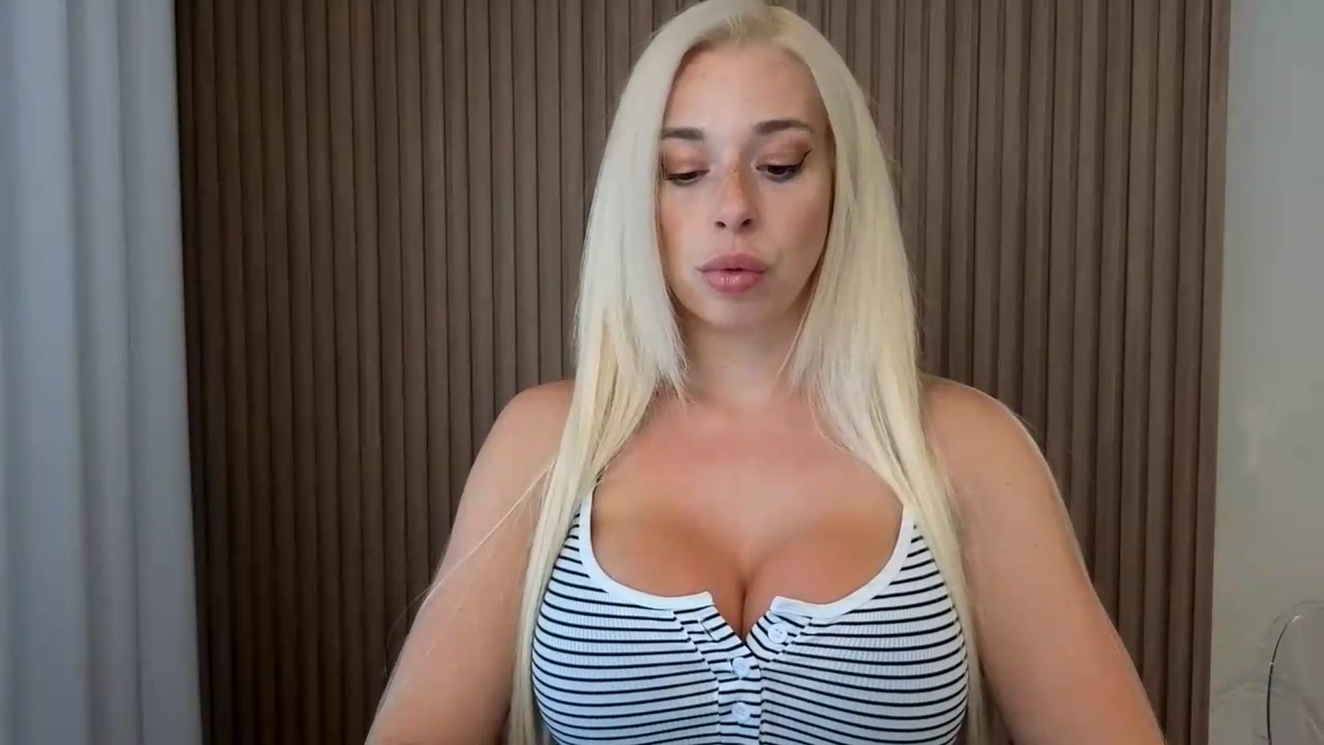 Gallery image thumbnail from Riley_Parks's myfreecams stream on, 08/12/2026, 22:25 image 5 of 20