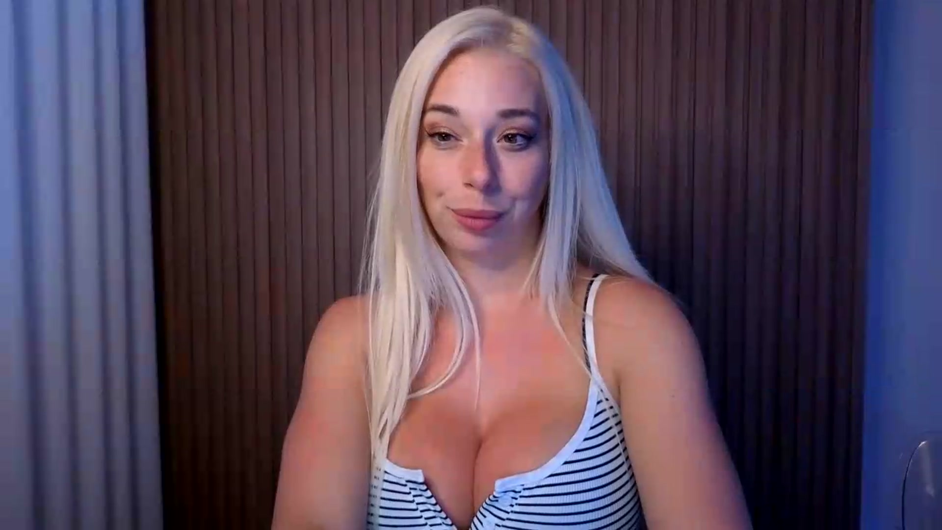 Gallery image thumbnail from Riley_Parks's myfreecams stream on, 08/13/2026, 06:10 image 10 of 20