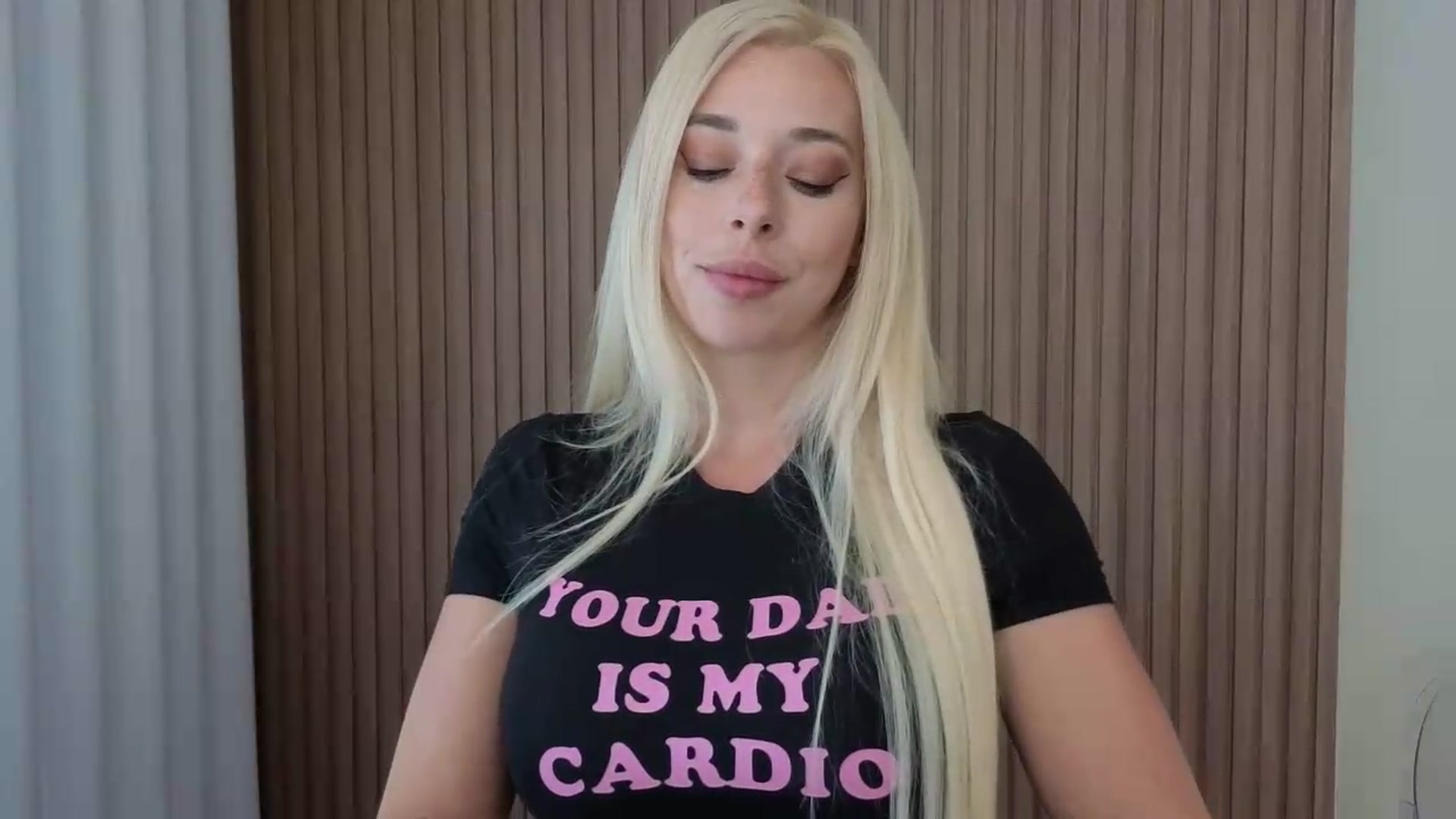 Gallery image thumbnail from Riley_Parks's myfreecams stream on, 08/15/2026, 18:39 image 17 of 20