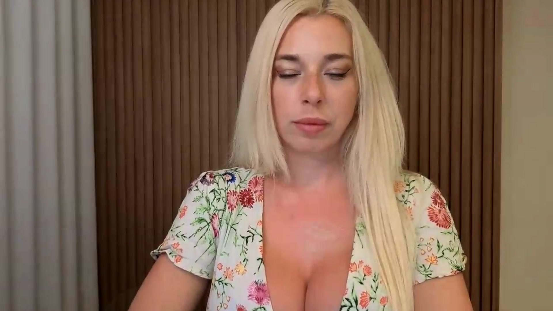 Gallery image thumbnail from Riley_Parks's myfreecams stream on, 08/27/2026, 02:49 image 6 of 20