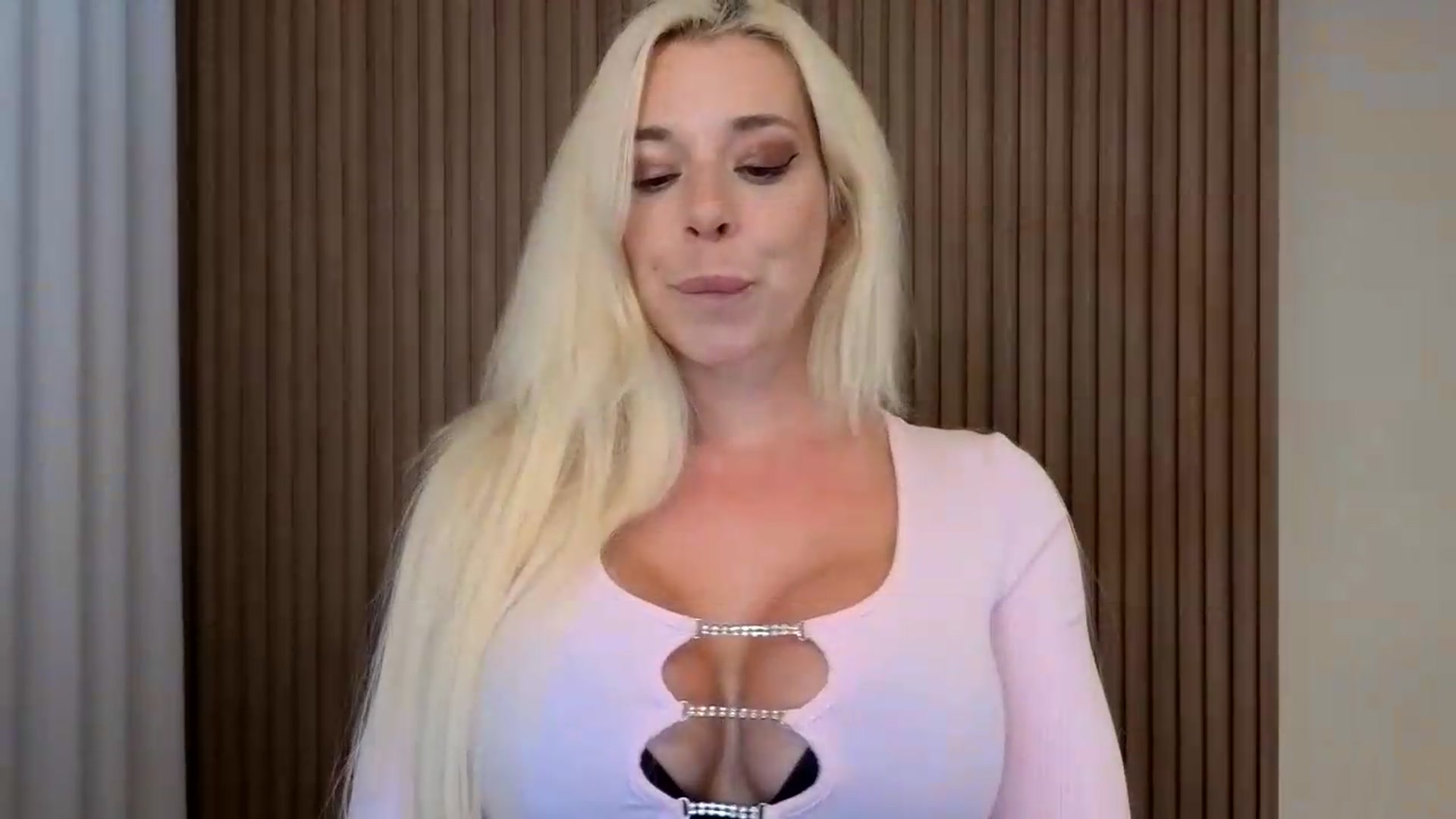 Gallery image thumbnail from Riley_Parks's myfreecams stream on, 09/10/2026, 01:06 image 15 of 20