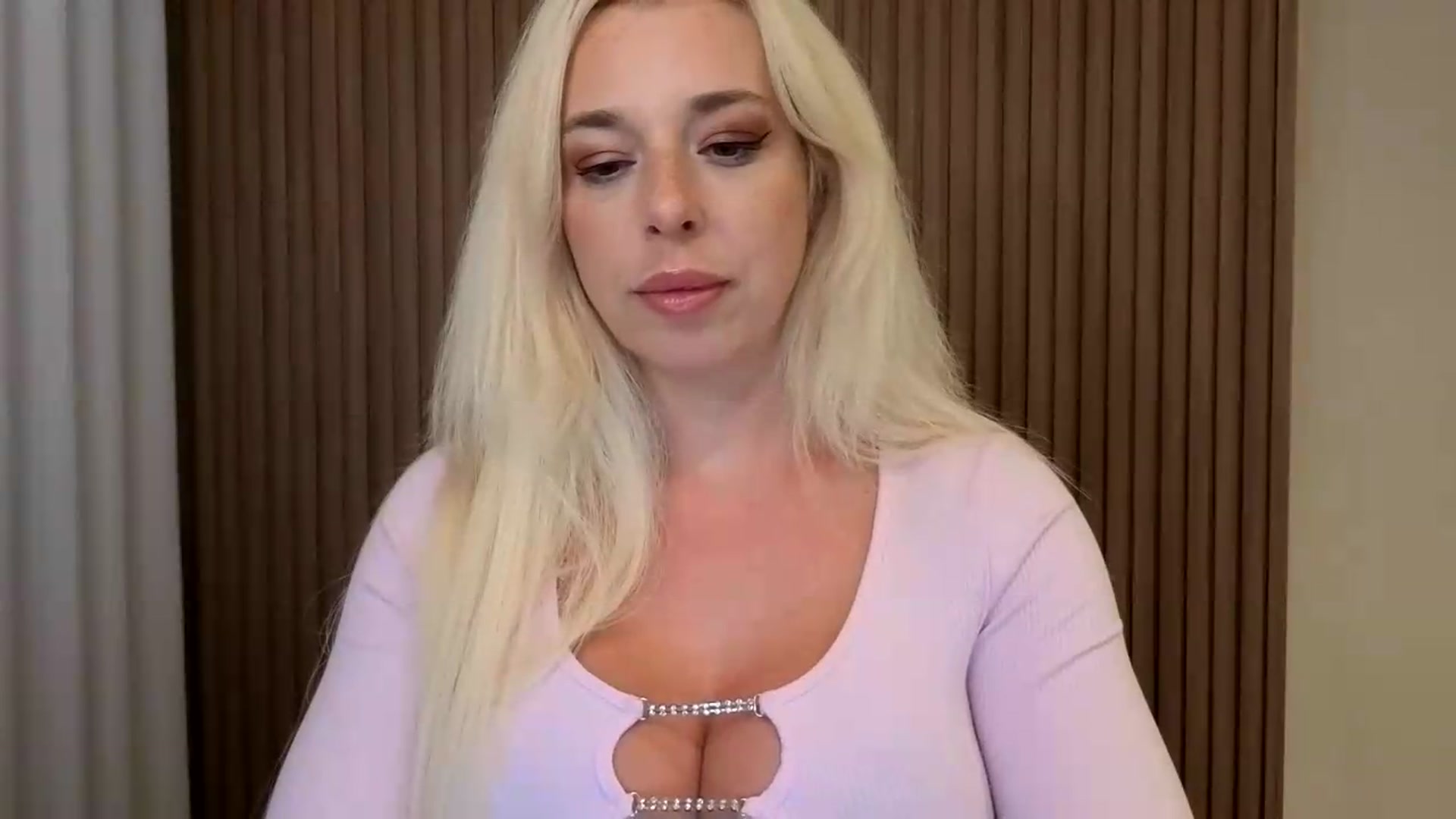 Gallery image thumbnail from Riley_Parks's myfreecams stream on, 09/10/2026, 03:32 image 3 of 20