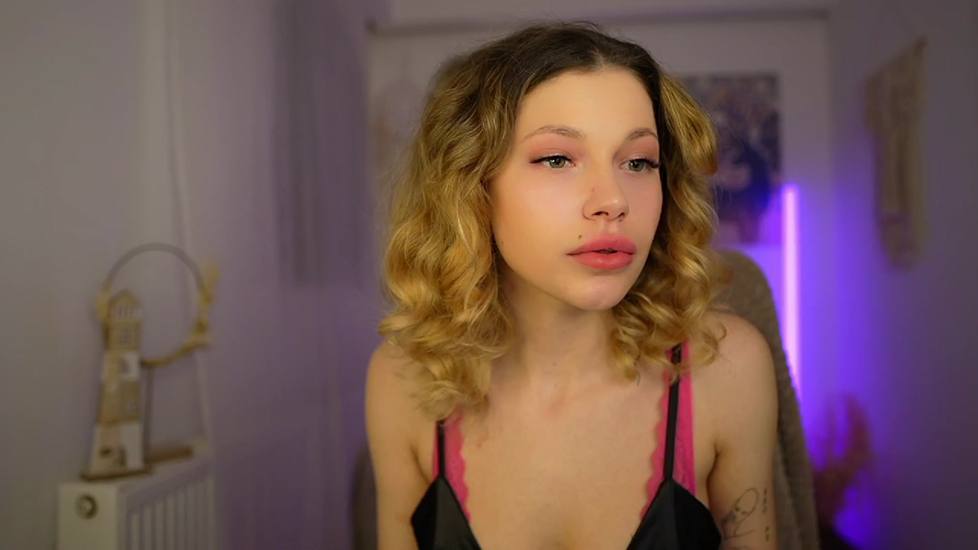 Gallery image thumbnail from Riley_Steele's myfreecams stream on, 02/04/2024, 19:08 image 1 of 20