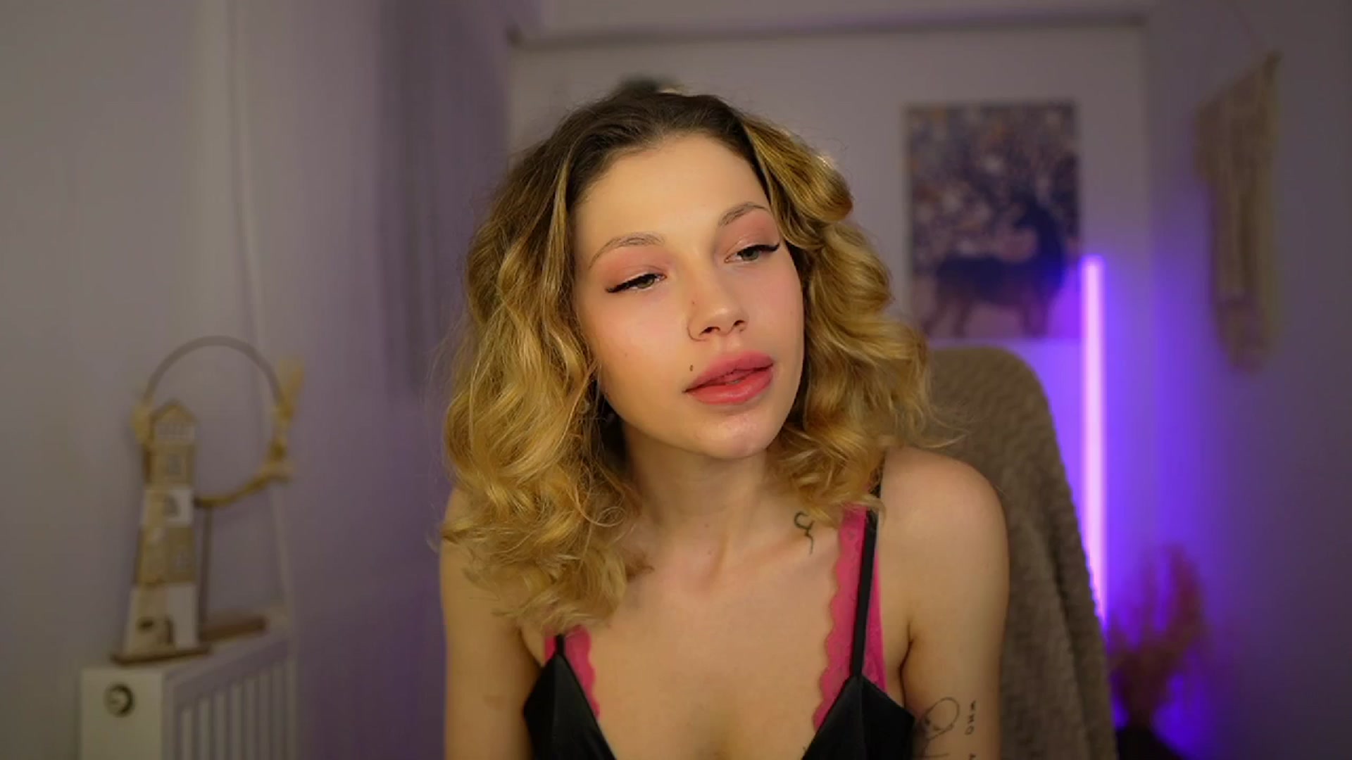 Gallery image thumbnail from Riley_Steele's myfreecams stream on, 02/04/2024, 19:08 image 17 of 20