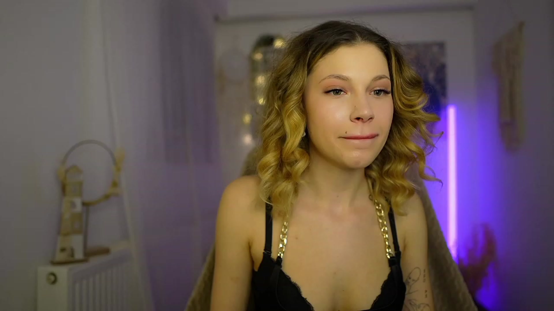 Gallery image thumbnail from Riley_Steele's myfreecams stream on, 02/05/2024, 17:34 image 14 of 20