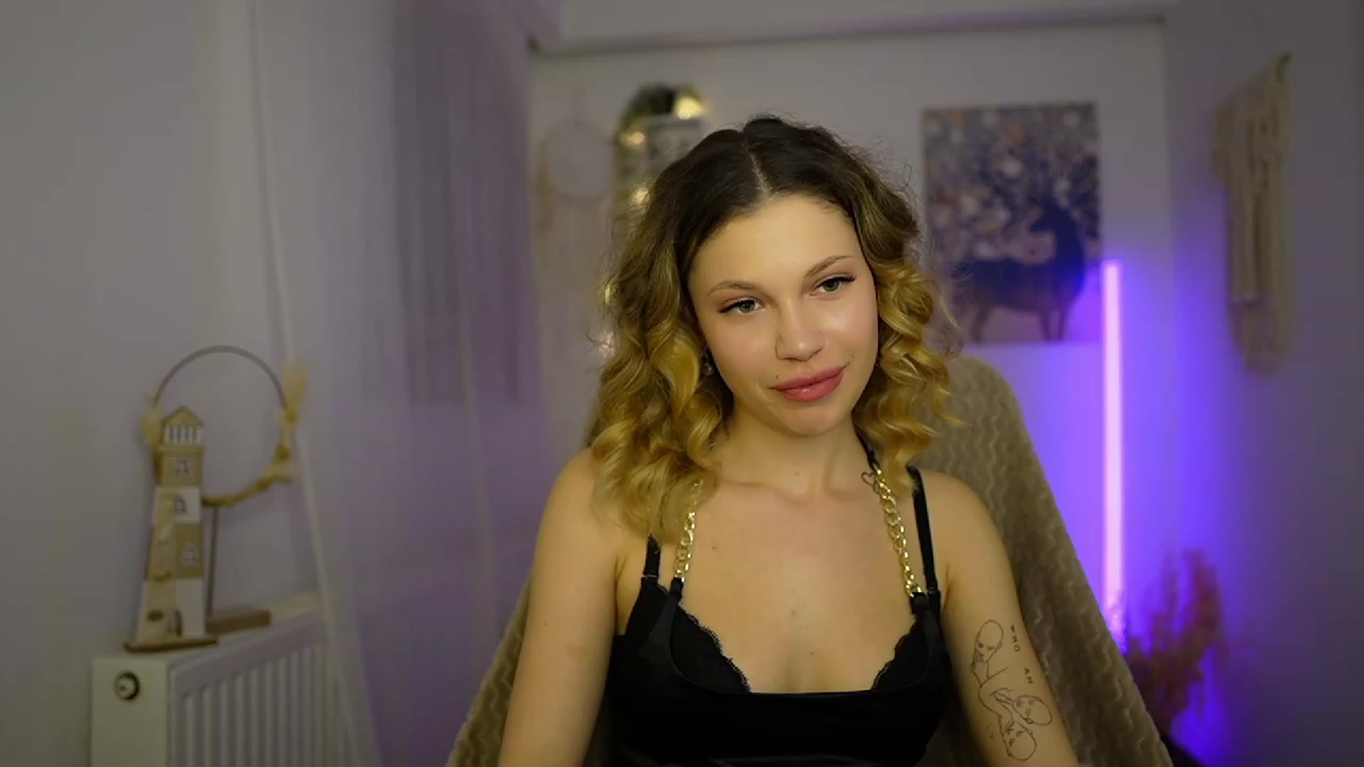 Gallery image thumbnail from Riley_Steele's myfreecams stream on, 02/05/2024, 17:34 image 7 of 20