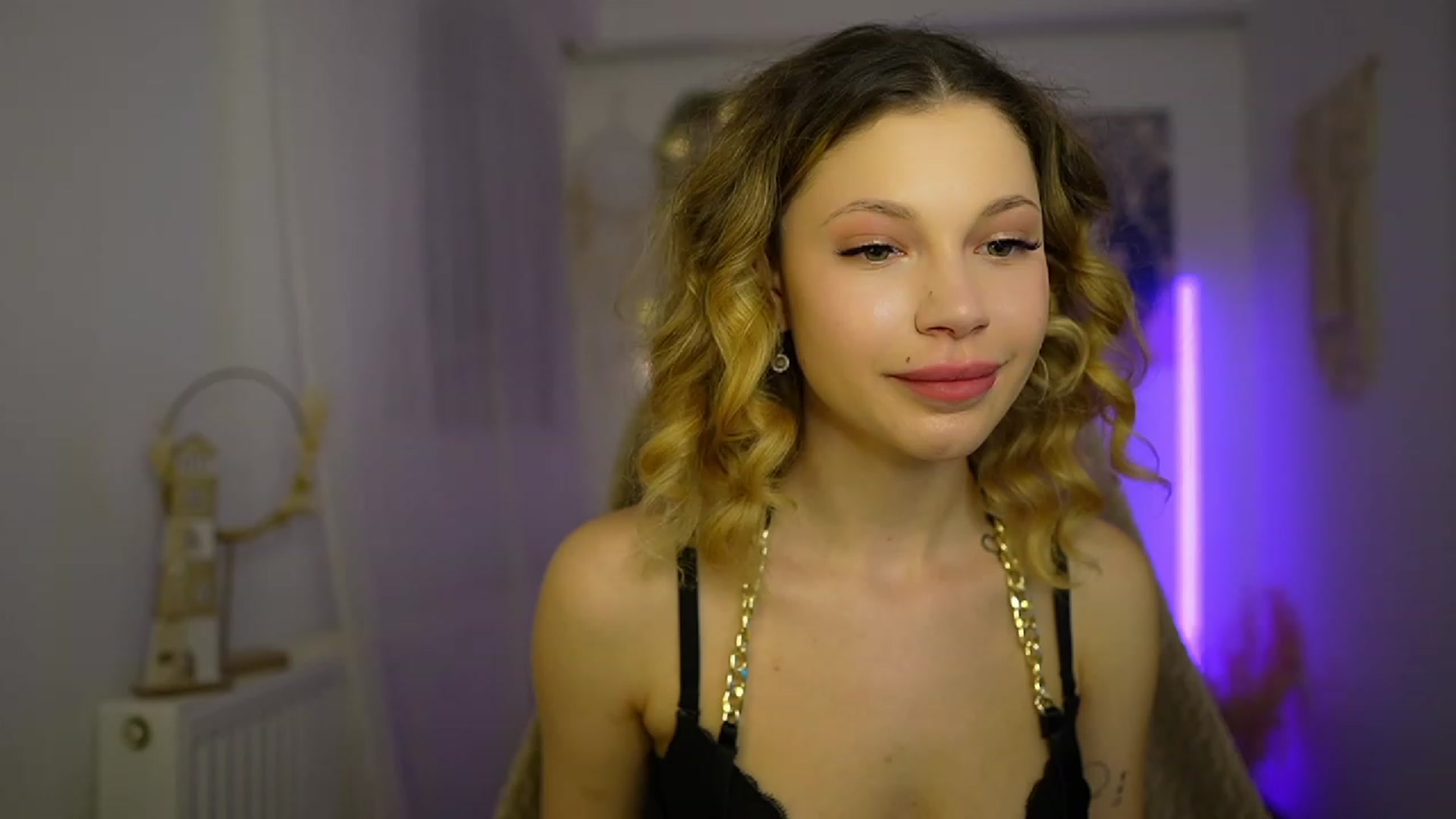 Gallery image thumbnail from Riley_Steele's myfreecams stream on, 02/05/2024, 17:34 image 19 of 20