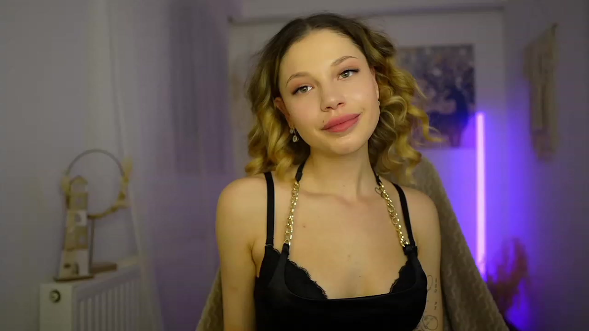Gallery image thumbnail from Riley_Steele's myfreecams stream on, 02/05/2024, 17:34 image 18 of 20