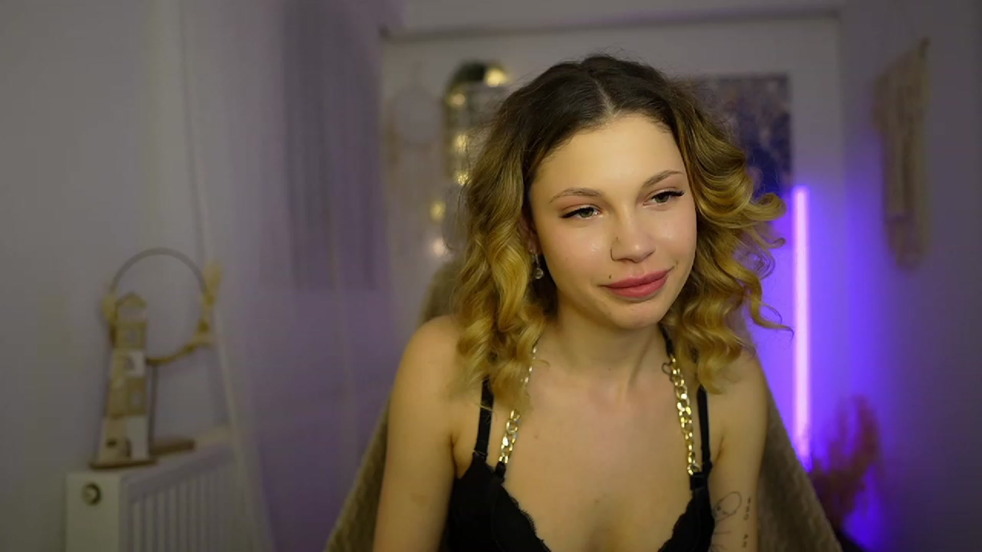 Gallery image thumbnail from Riley_Steele's myfreecams stream on, 02/05/2024, 17:34 image 13 of 20
