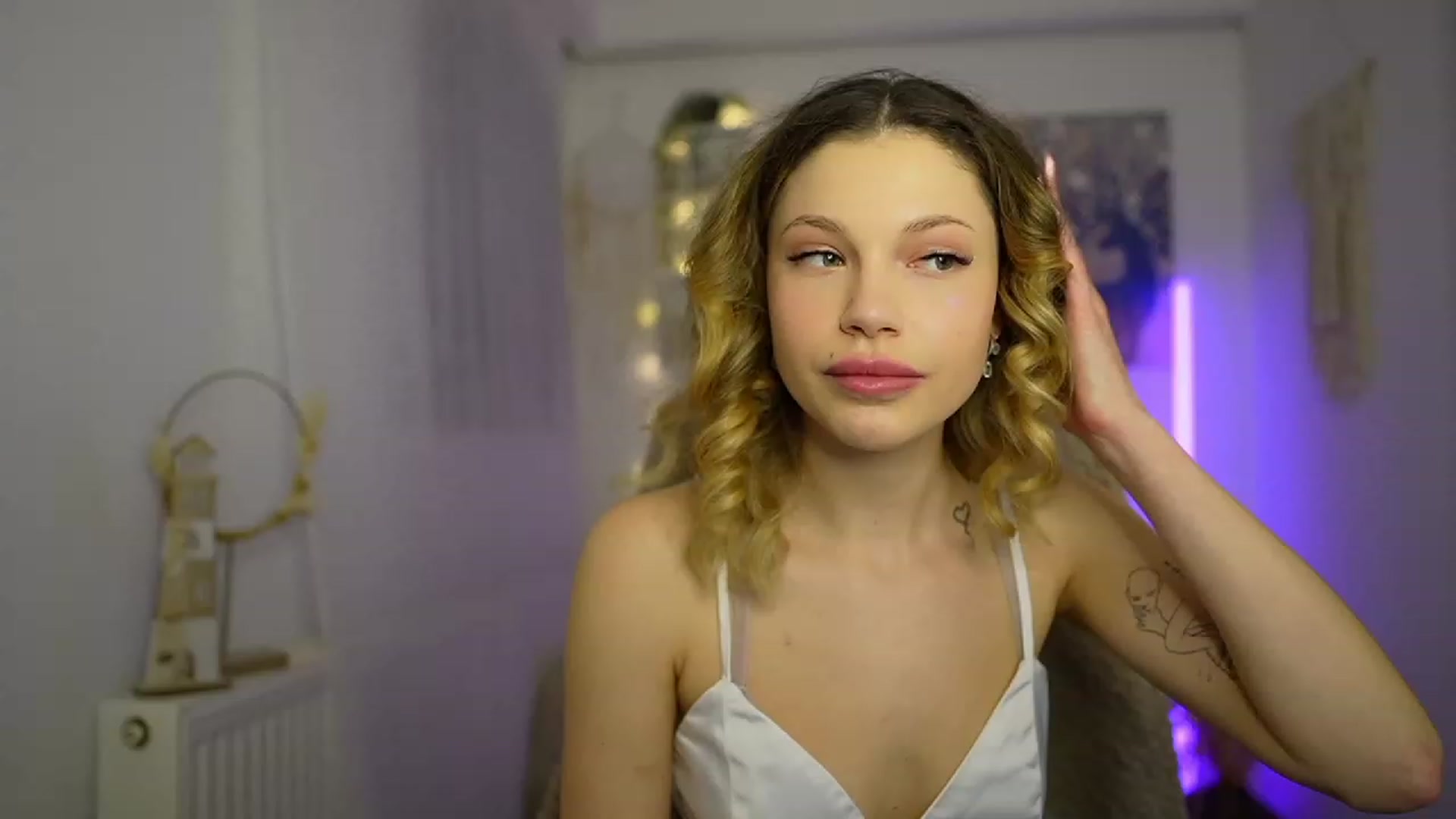 Gallery image thumbnail from Riley_Steele's myfreecams stream on, 02/06/2024, 18:50 image 2 of 20