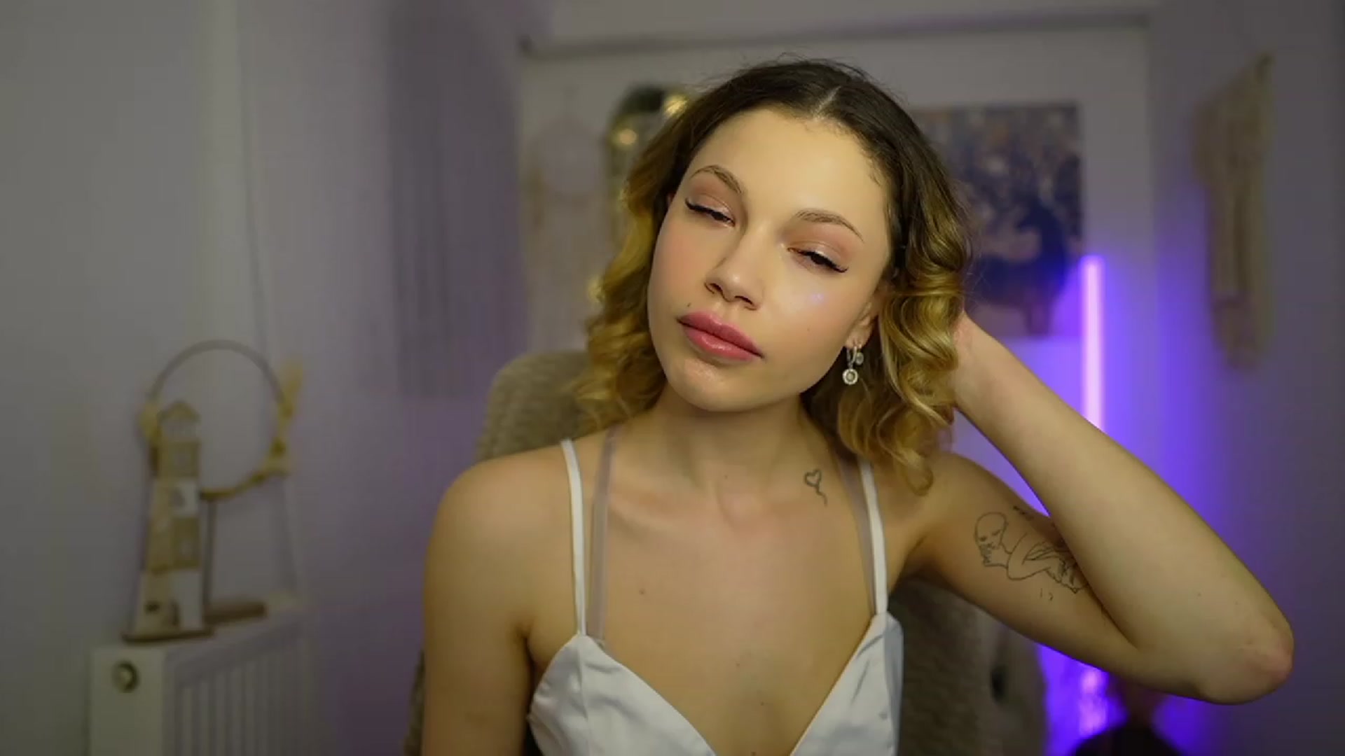 Gallery image thumbnail from Riley_Steele's myfreecams stream on, 02/06/2024, 18:50 image 5 of 20