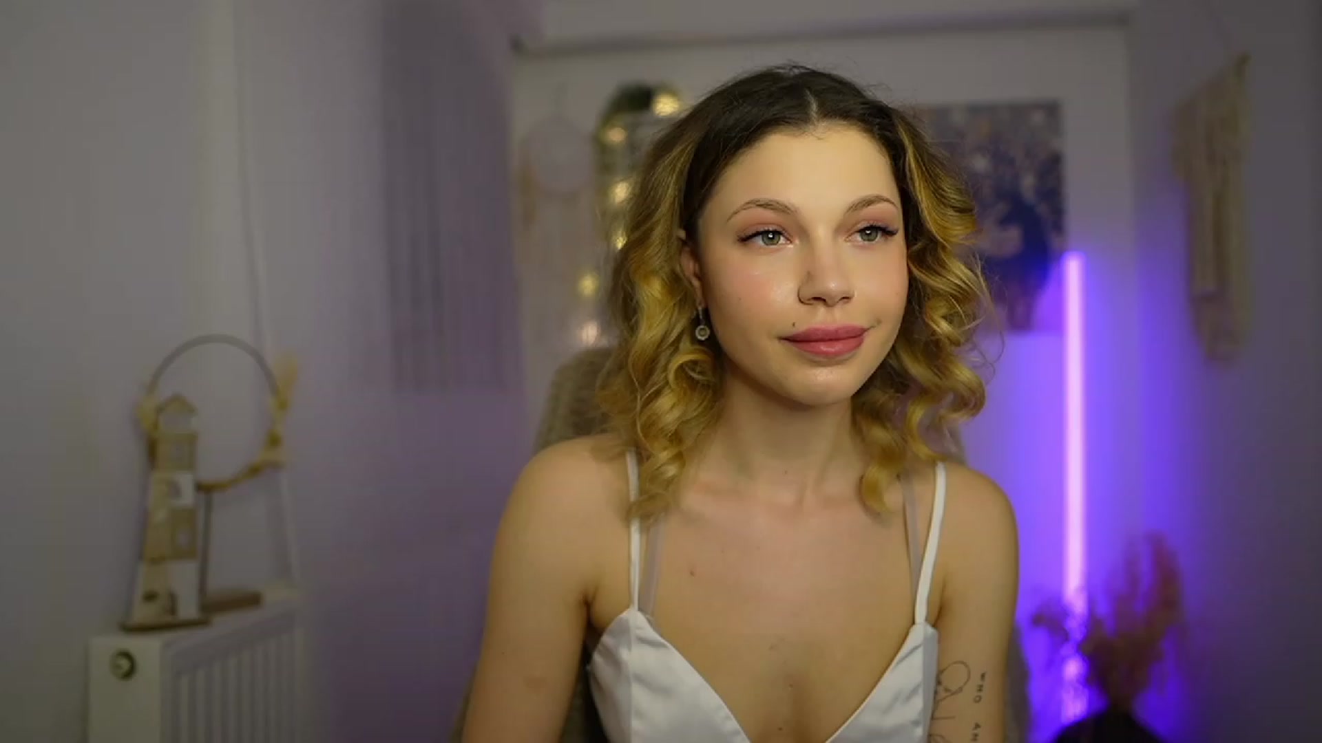 Gallery image thumbnail from Riley_Steele's myfreecams stream on, 02/06/2024, 18:50 image 9 of 20