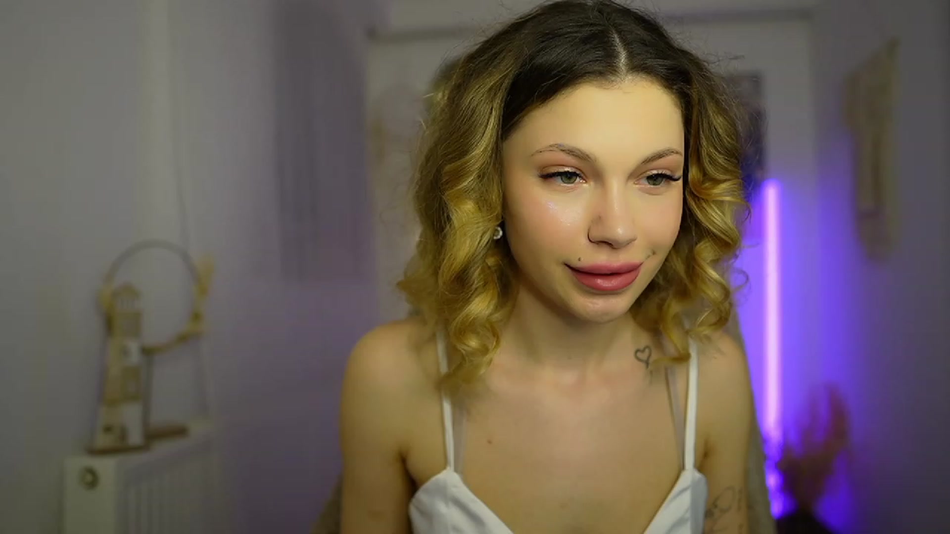 Gallery image thumbnail from Riley_Steele's myfreecams stream on, 02/06/2024, 19:55 image 4 of 20