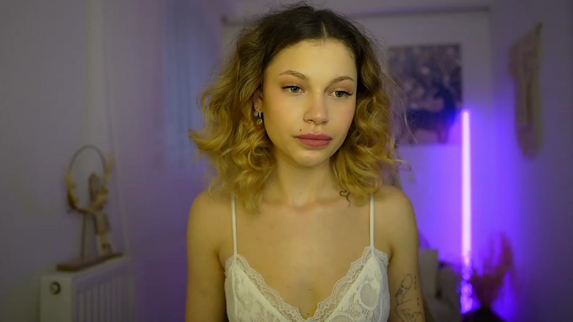 Gallery image thumbnail from Riley_Steele's myfreecams stream on, 02/13/2024, 16:33 image 3 of 20