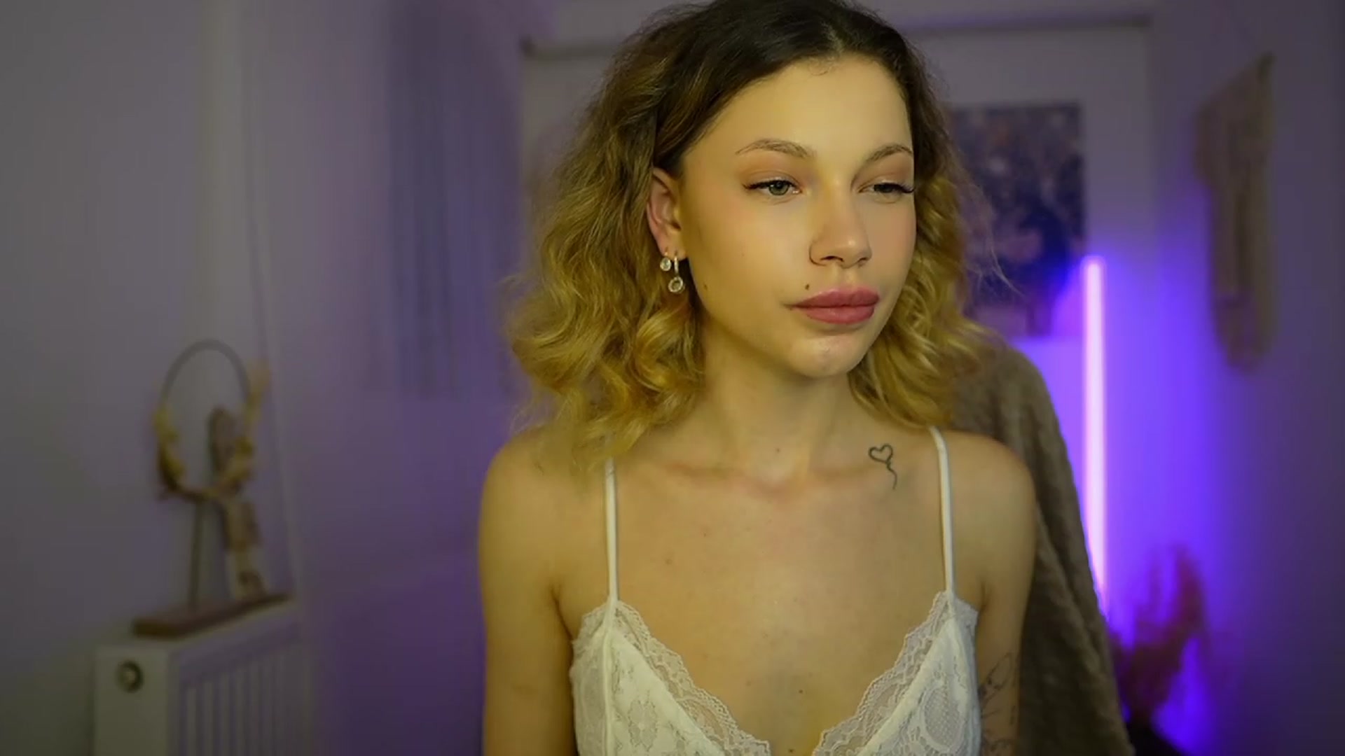 Gallery image thumbnail from Riley_Steele's myfreecams stream on, 02/13/2024, 16:33 image 12 of 20