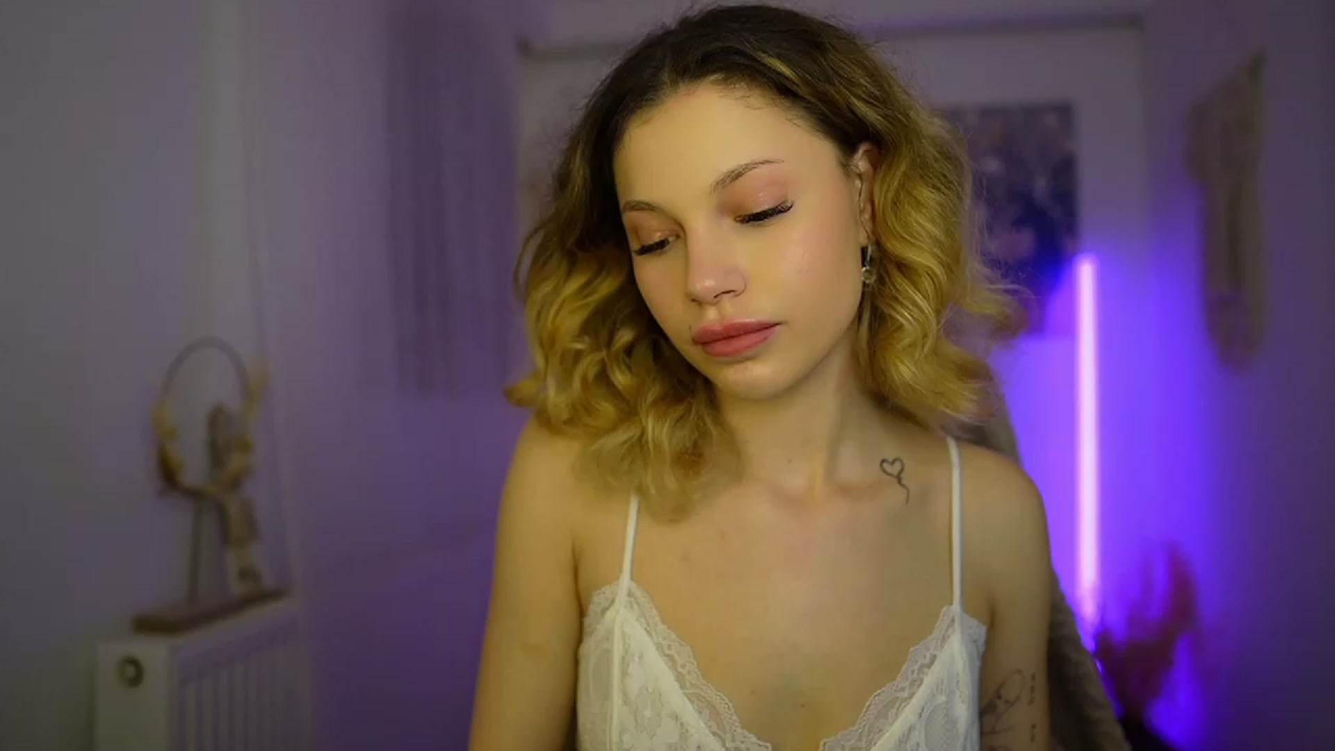 Gallery image thumbnail from Riley_Steele's myfreecams stream on, 02/13/2024, 19:25 image 15 of 20