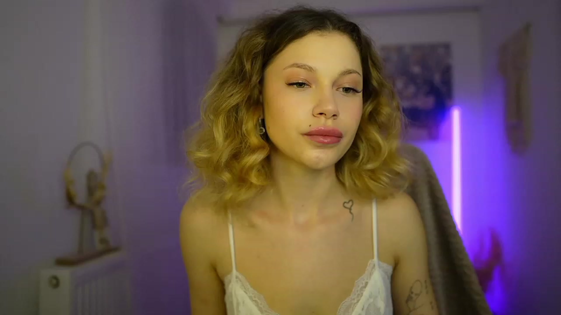 Gallery image thumbnail from Riley_Steele's myfreecams stream on, 02/13/2024, 19:25 image 3 of 20