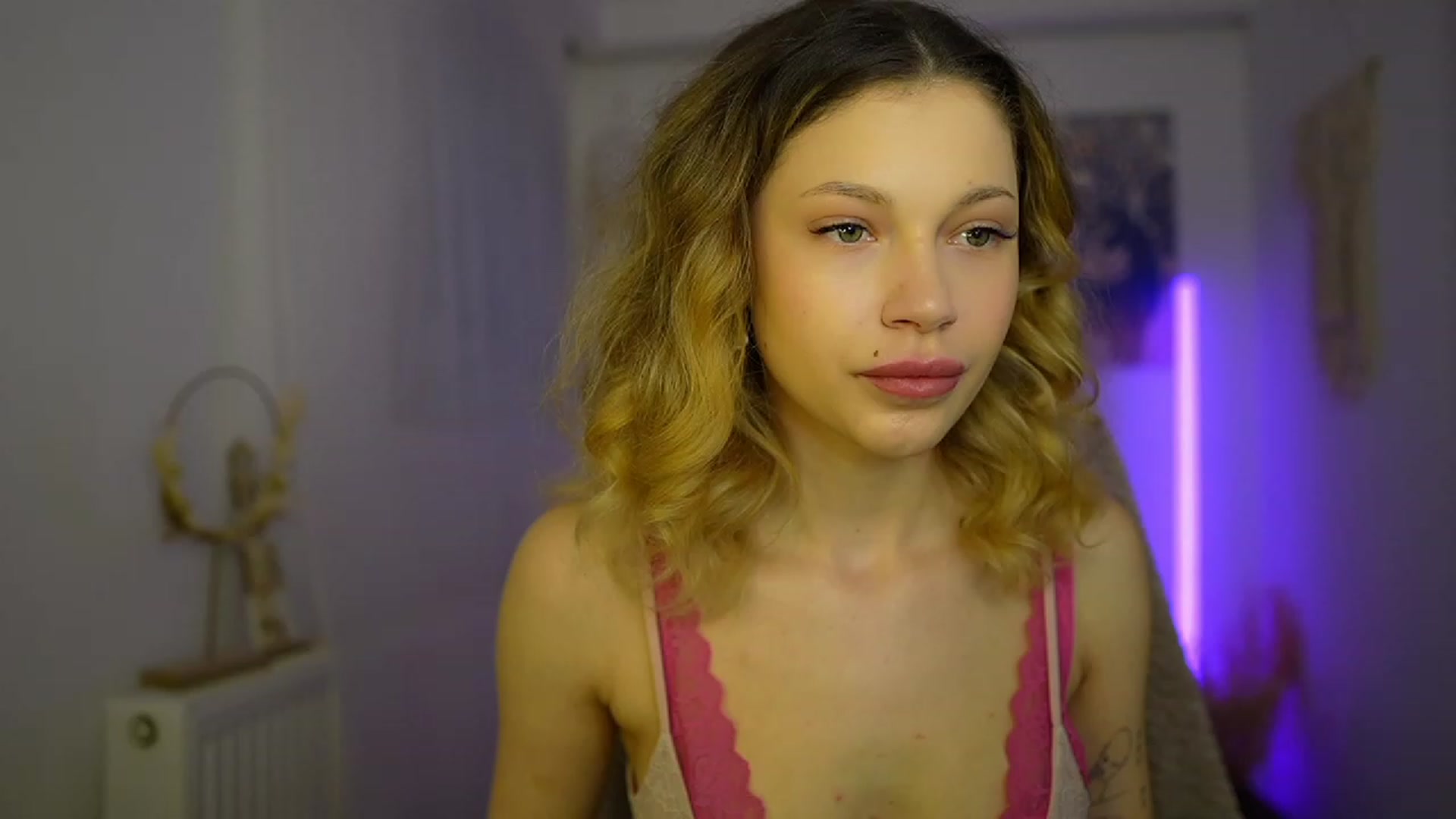 Gallery image thumbnail from Riley_Steele's myfreecams stream on, 02/15/2024, 15:49 image 3 of 20
