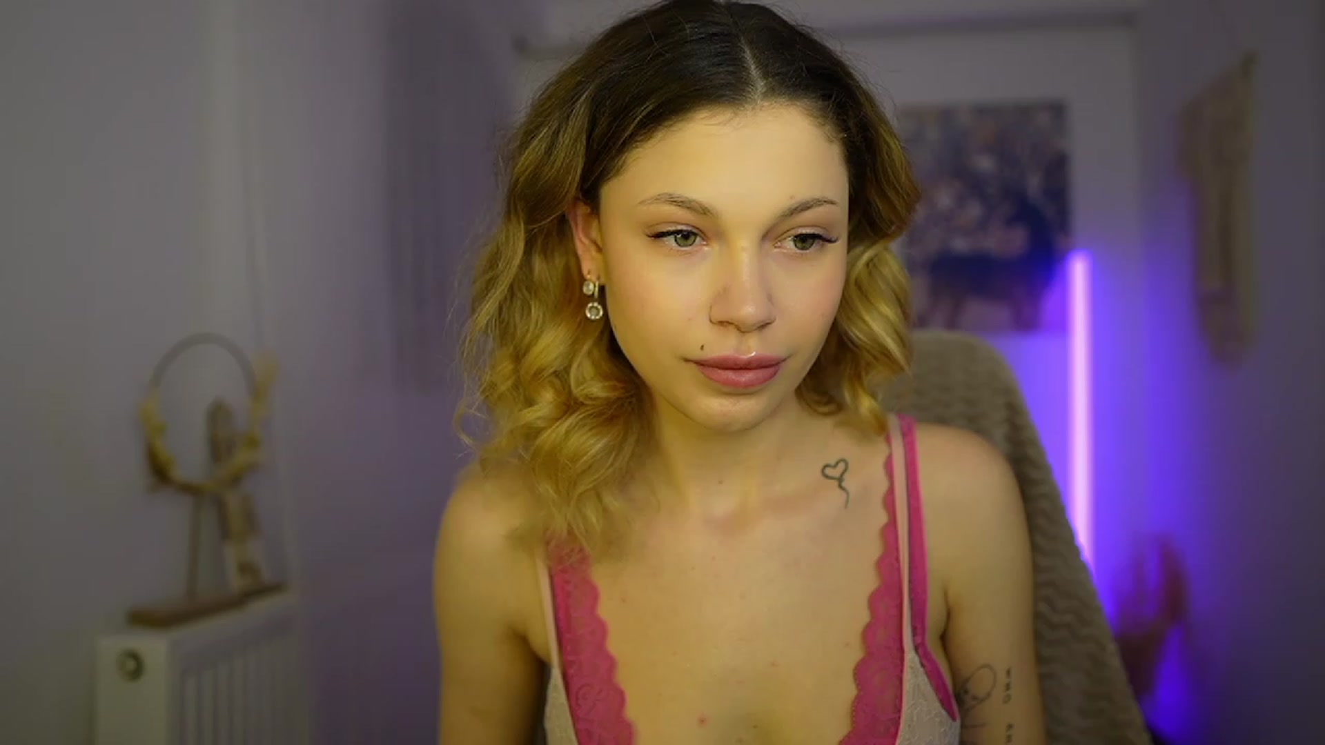 Gallery image thumbnail from Riley_Steele's myfreecams stream on, 02/15/2024, 17:59 image 10 of 20