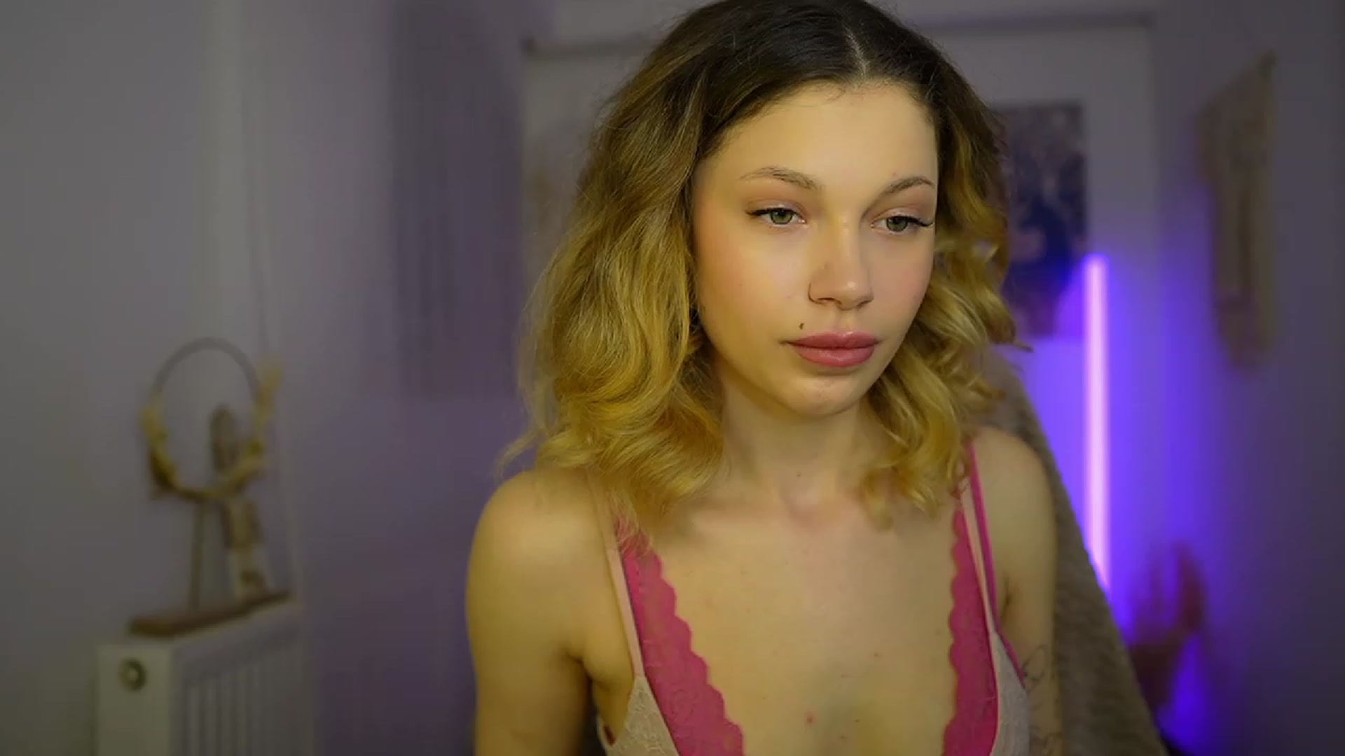 Gallery image thumbnail from Riley_Steele's myfreecams stream on, 02/15/2024, 17:59 image 17 of 20