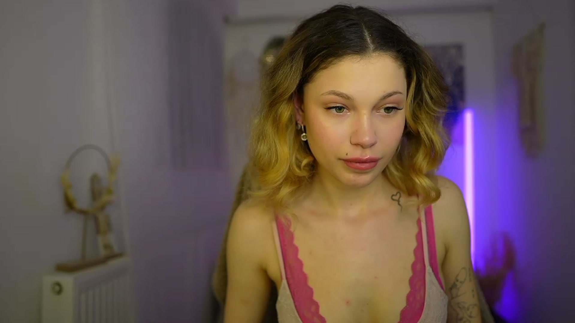 Gallery image thumbnail from Riley_Steele's myfreecams stream on, 02/15/2024, 18:58 image 17 of 20