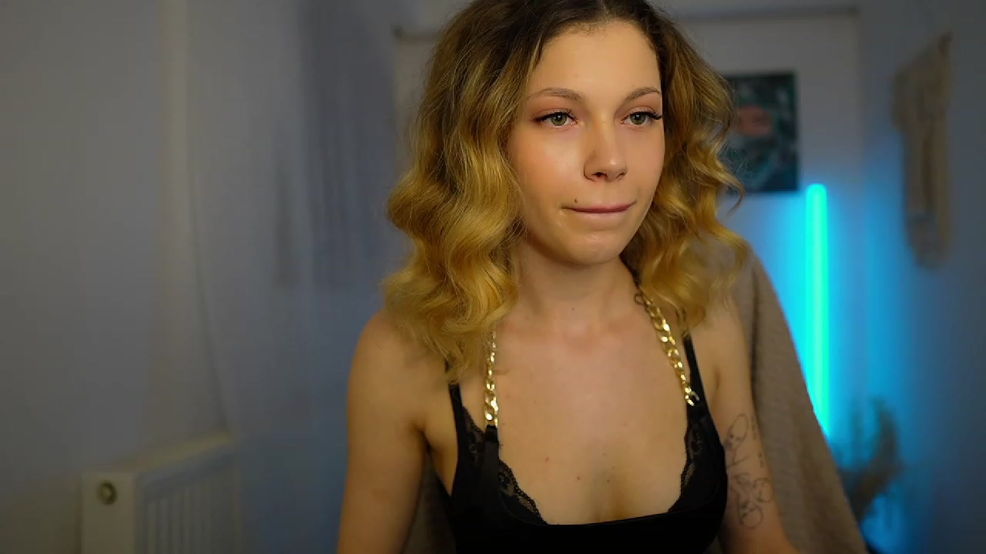 Gallery image thumbnail from Riley_Steele's myfreecams stream on, 02/20/2024, 16:49 image 15 of 20