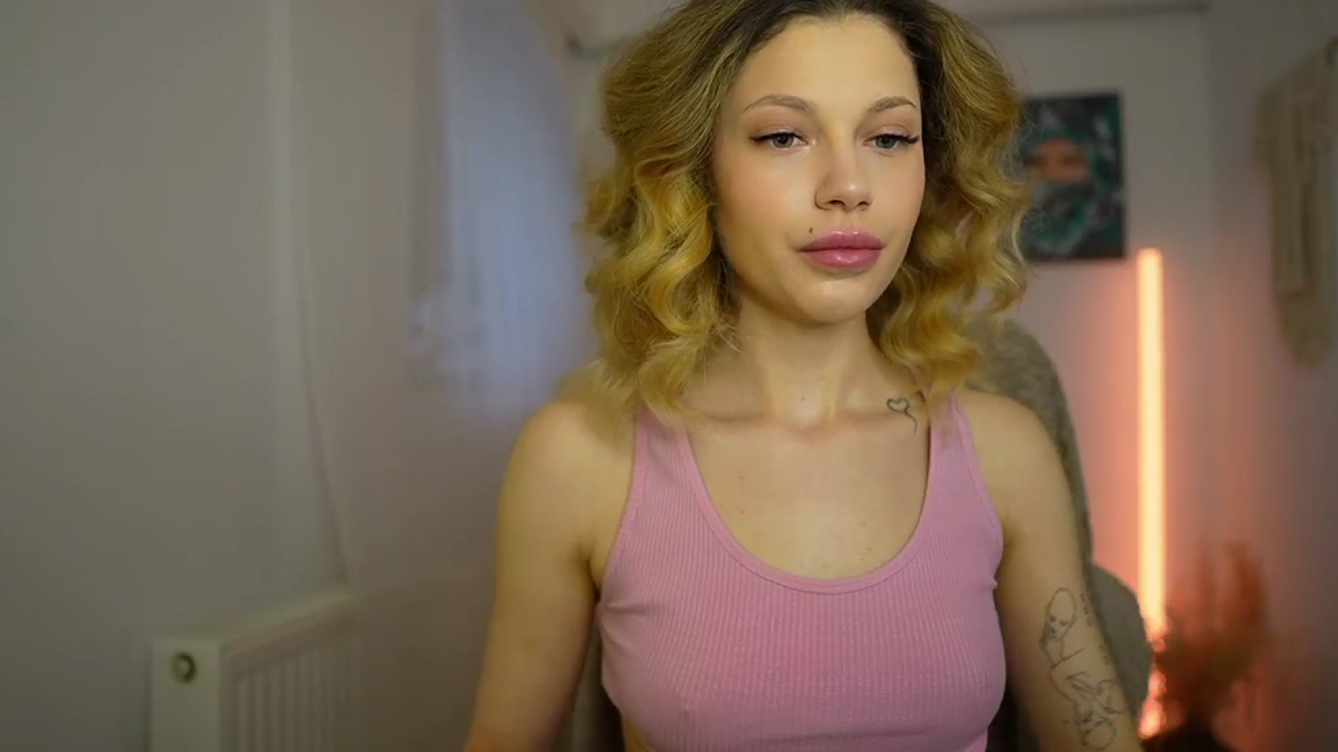Gallery image thumbnail from Riley_Steele's myfreecams stream on, 02/21/2024, 16:16 image 3 of 20