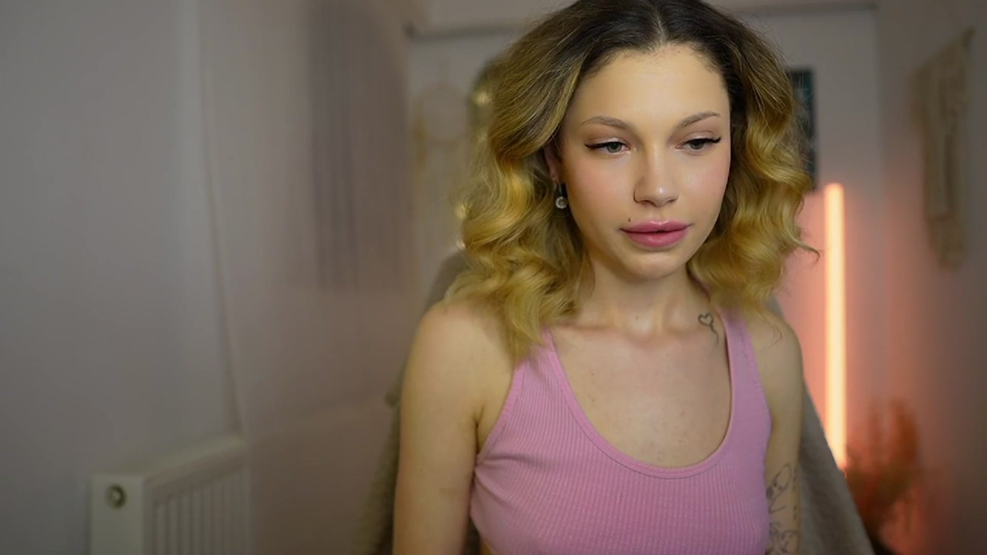 Gallery image thumbnail from Riley_Steele's myfreecams stream on, 02/21/2024, 18:43 image 19 of 20