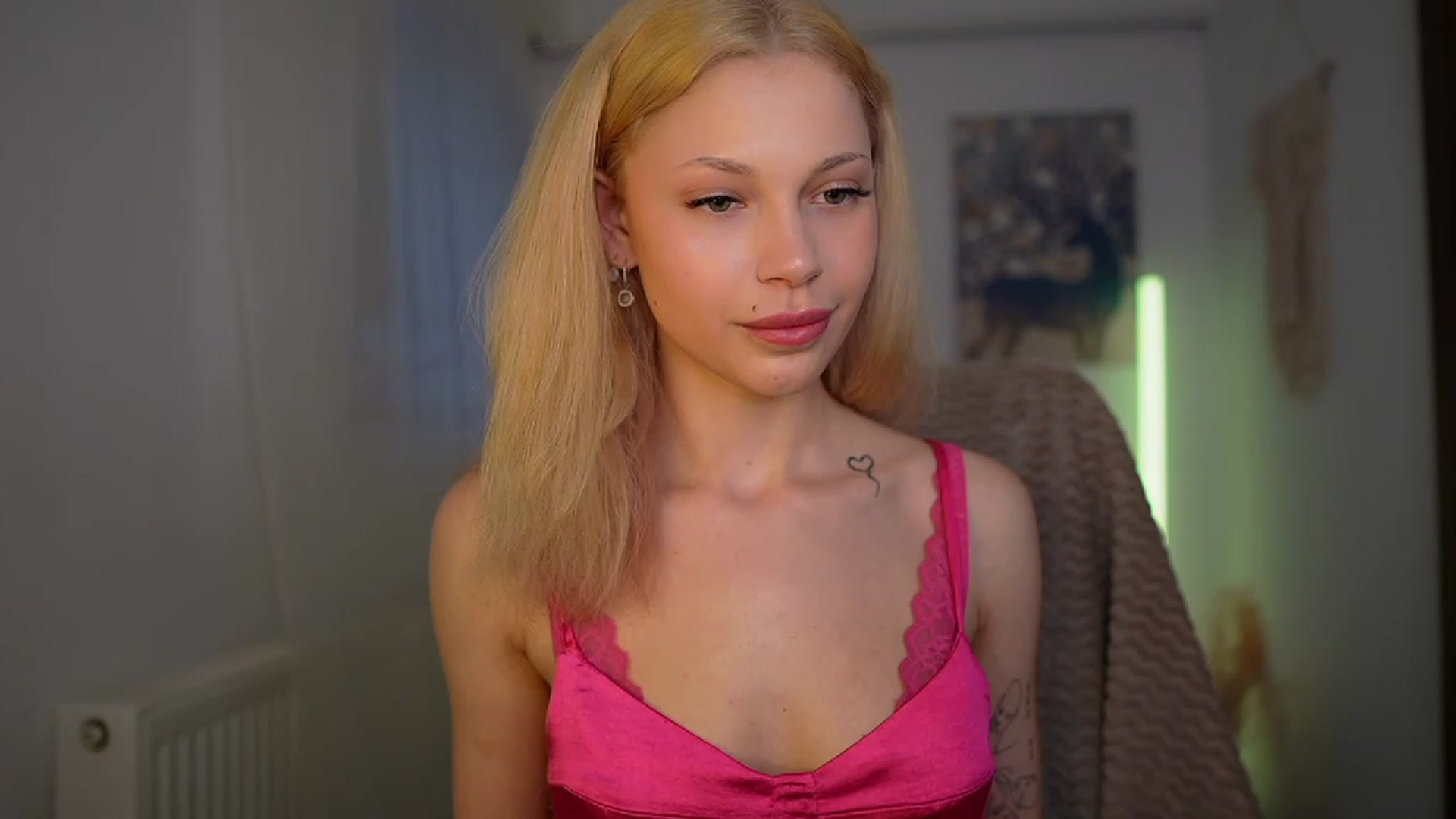 Gallery image thumbnail from Riley_Steele's myfreecams stream on, 03/04/2024, 15:15 image 19 of 20