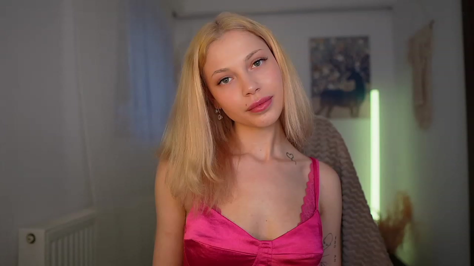 Gallery image thumbnail from Riley_Steele's myfreecams stream on, 03/04/2024, 15:15 image 14 of 20