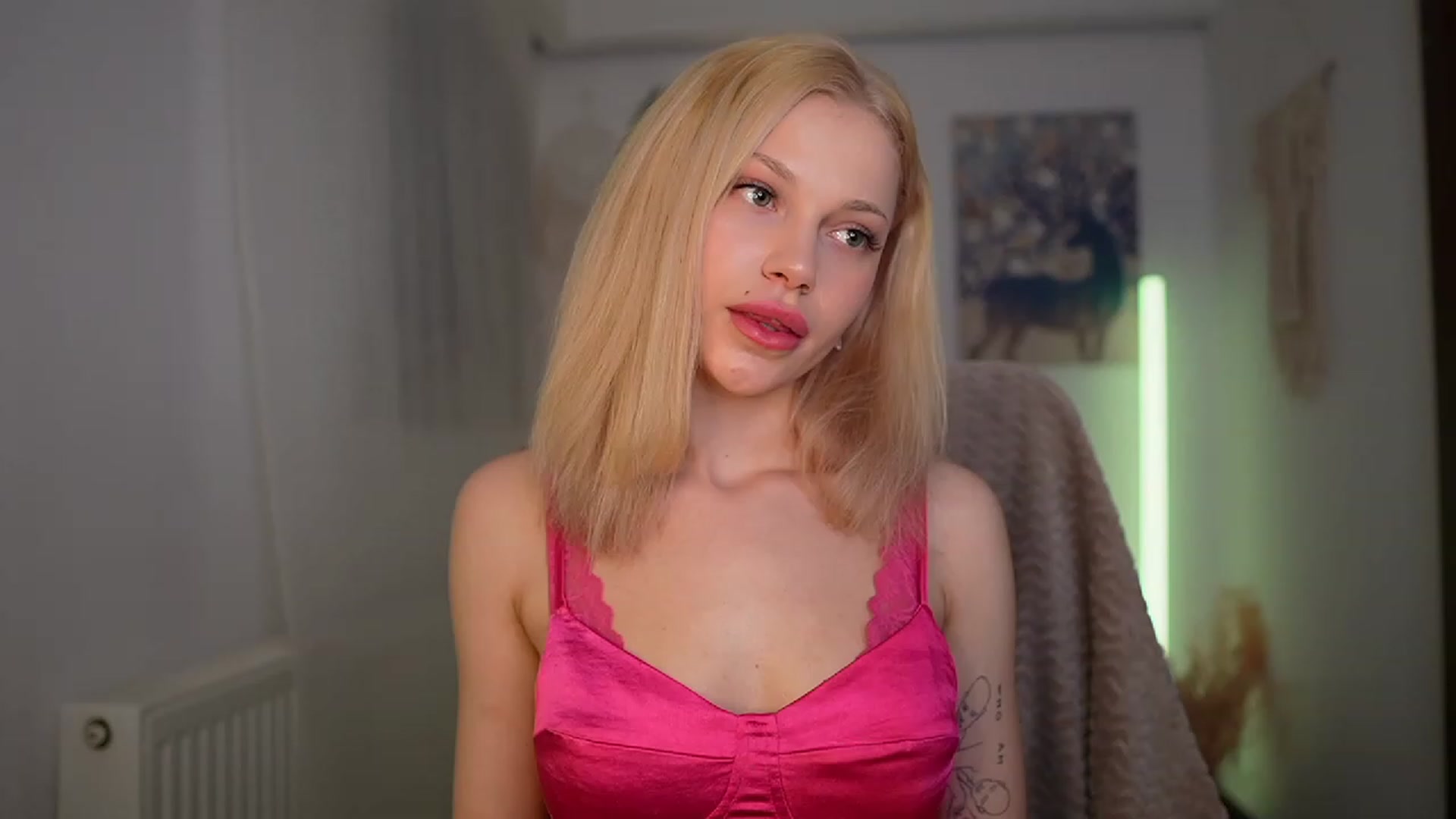 Gallery image thumbnail from Riley_Steele's myfreecams stream on, 03/04/2024, 17:32 image 4 of 20