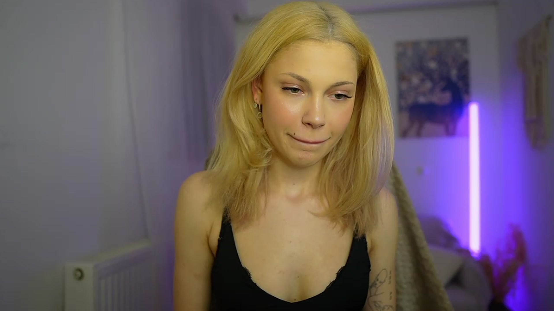 Gallery image thumbnail from Riley_Steele's myfreecams stream on, 03/08/2024, 17:01 image 14 of 20