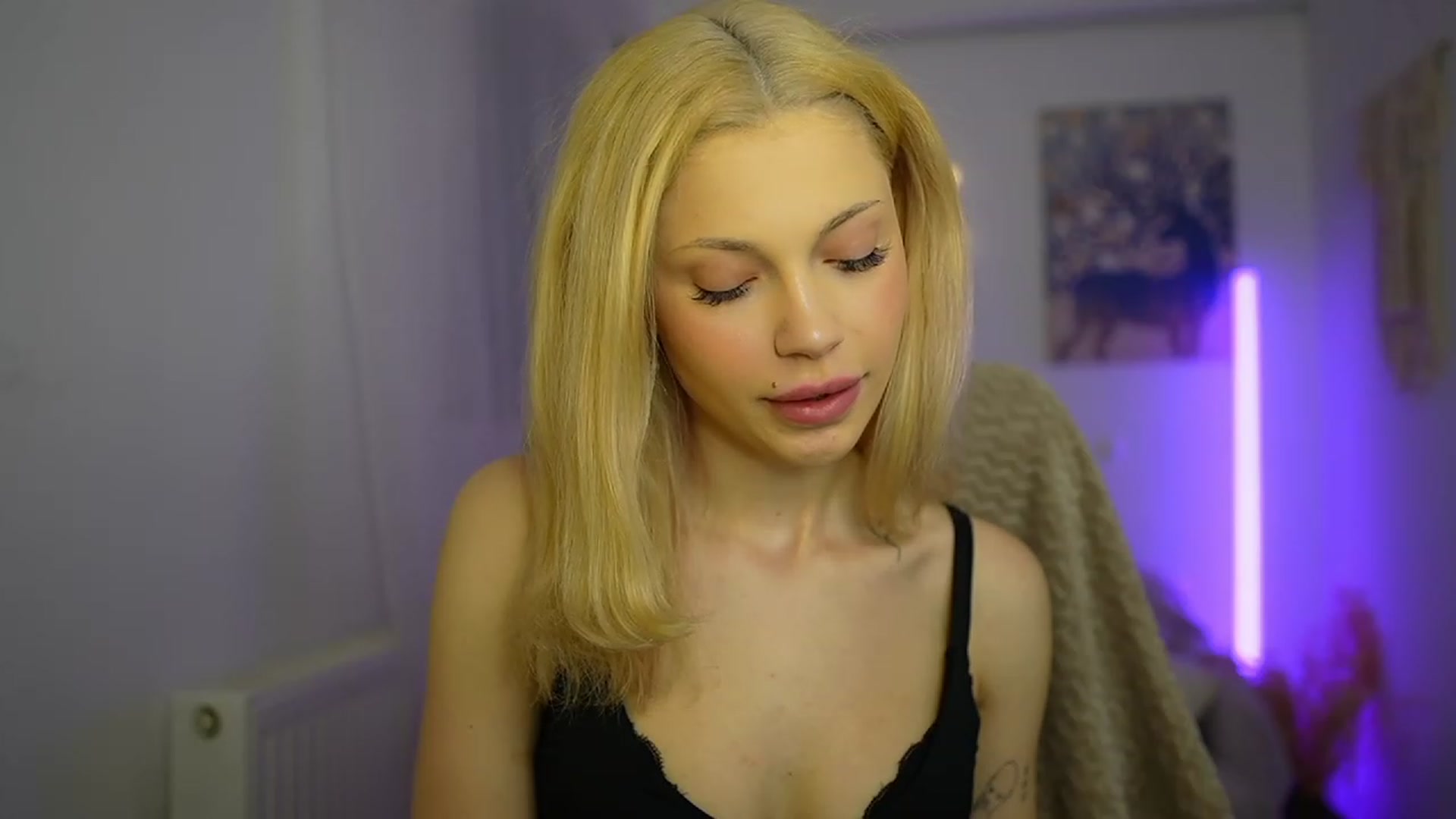 Gallery image thumbnail from Riley_Steele's myfreecams stream on, 03/08/2024, 17:01 image 5 of 20